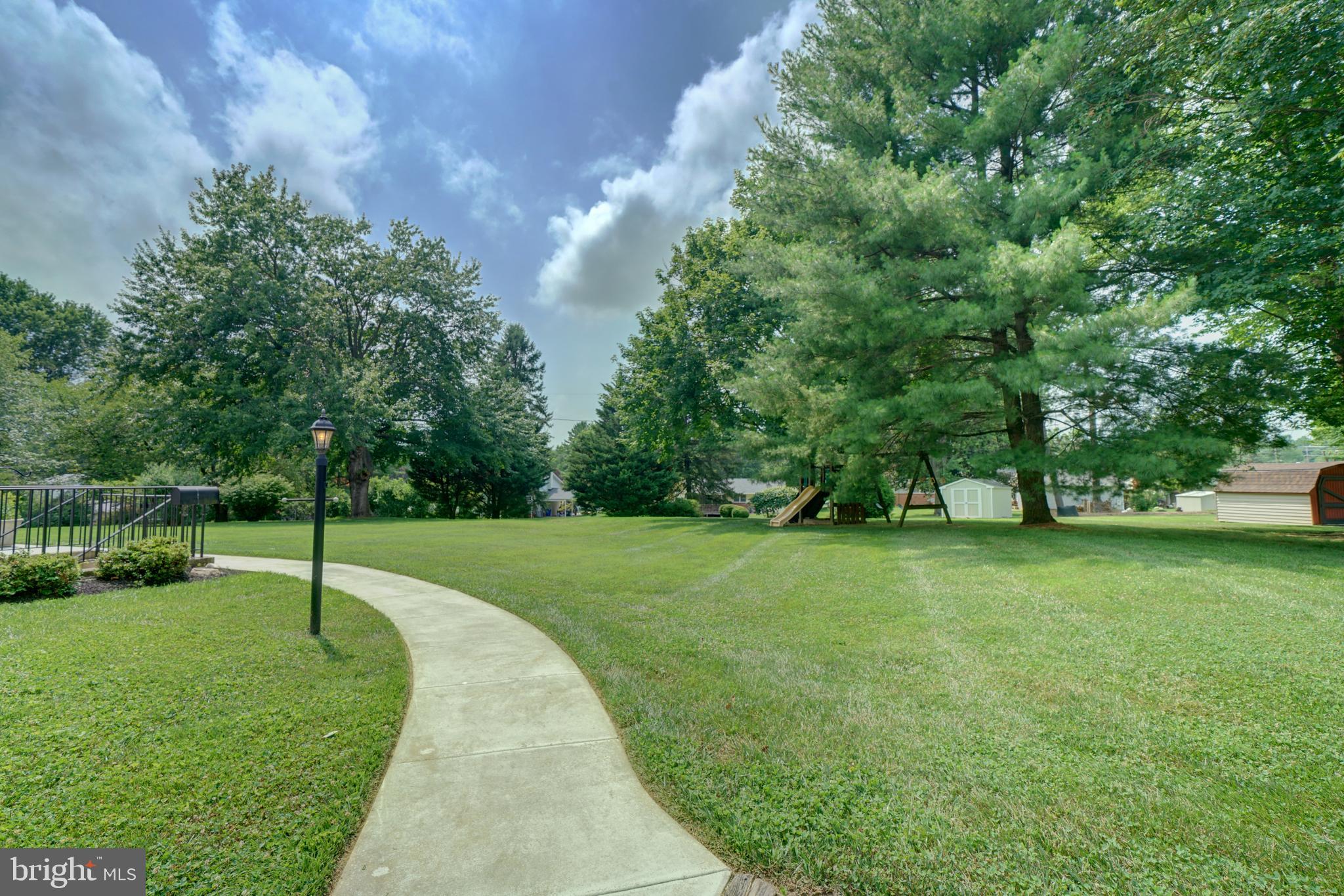 WELLINGTON ESTATES - Residential Lease