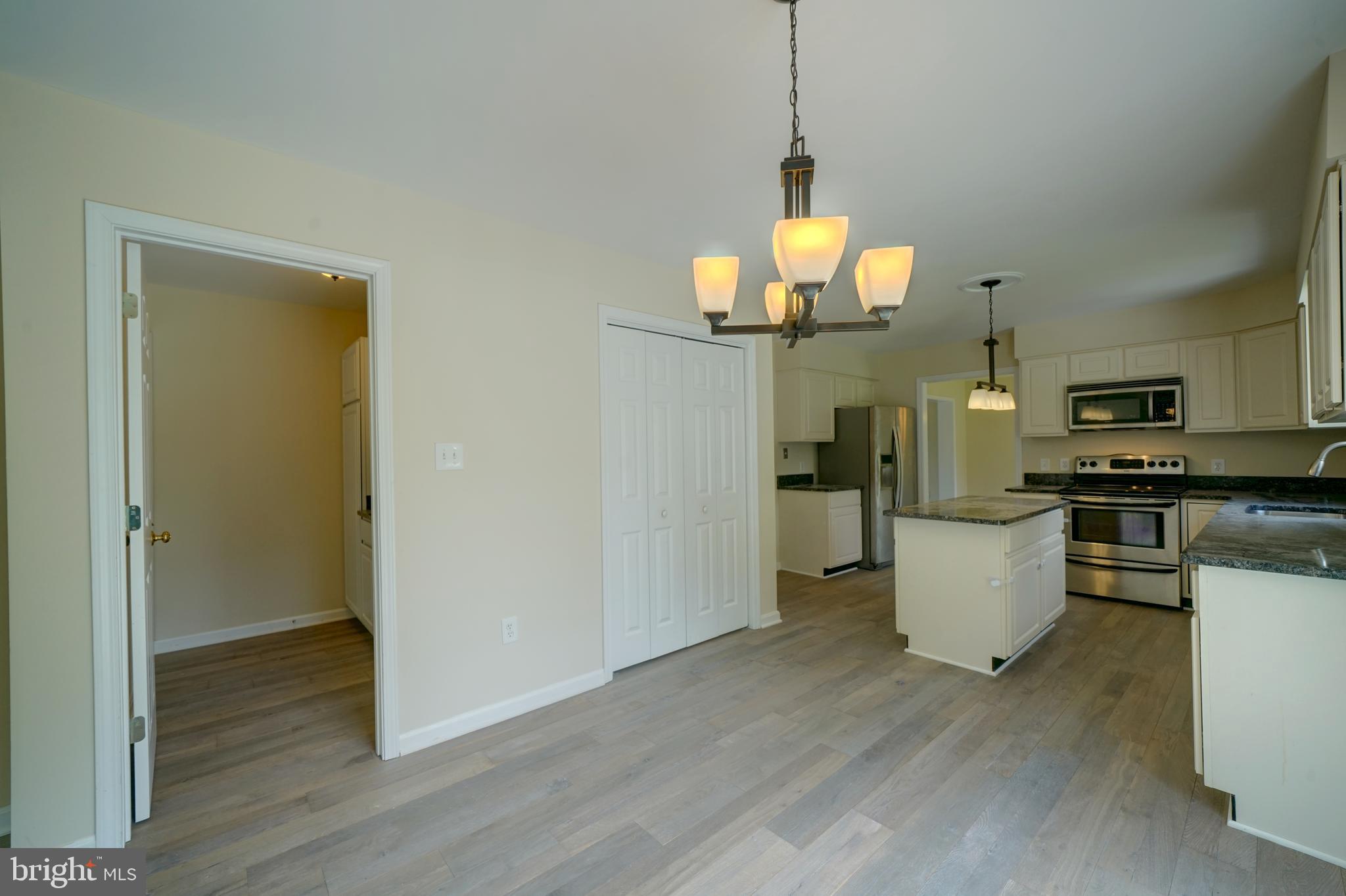 WELLINGTON ESTATES - Residential Lease