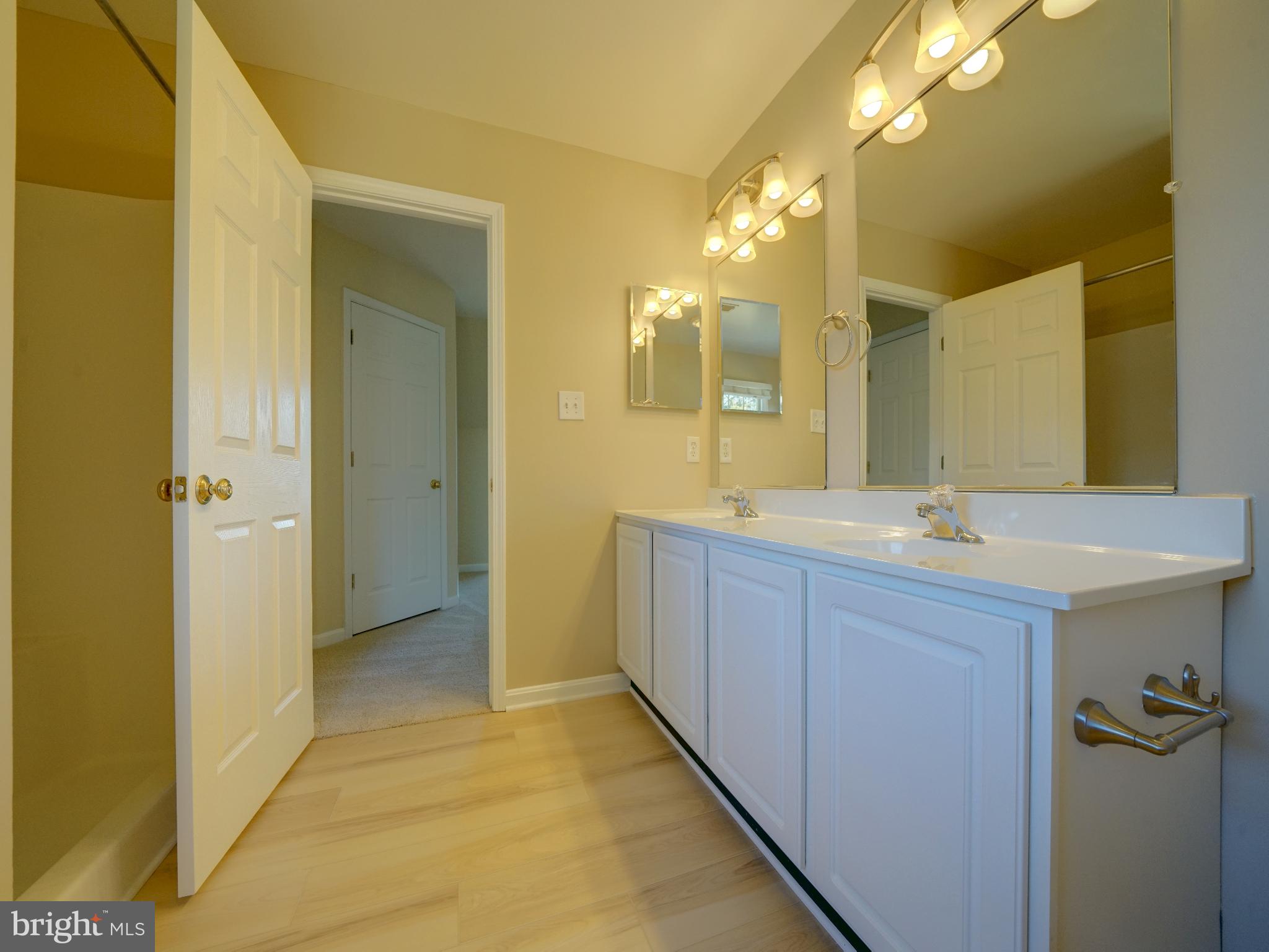 WELLINGTON ESTATES - Residential Lease