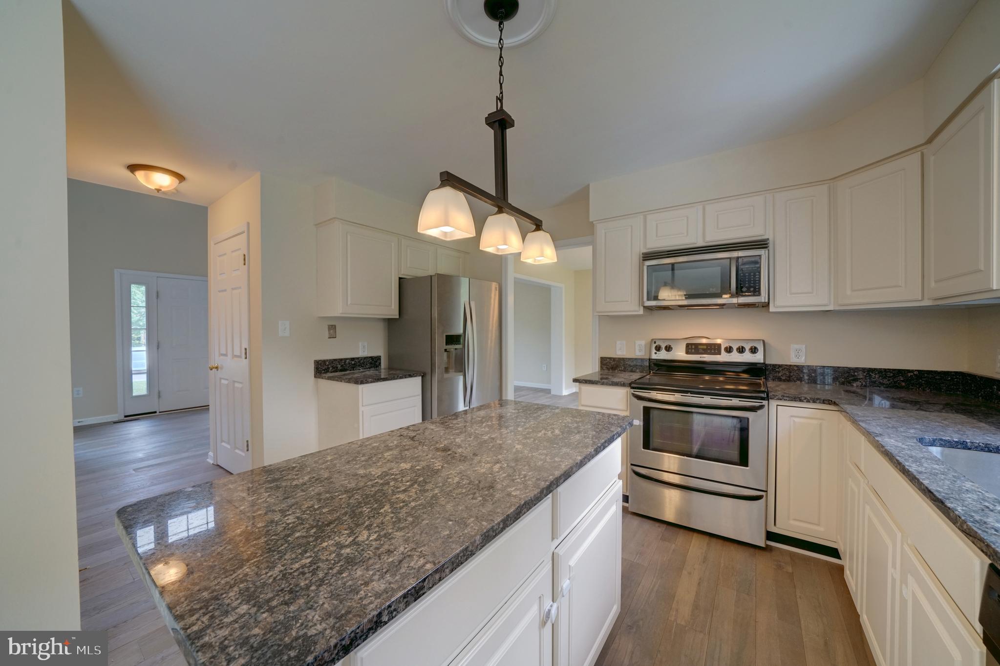 WELLINGTON ESTATES - Residential Lease