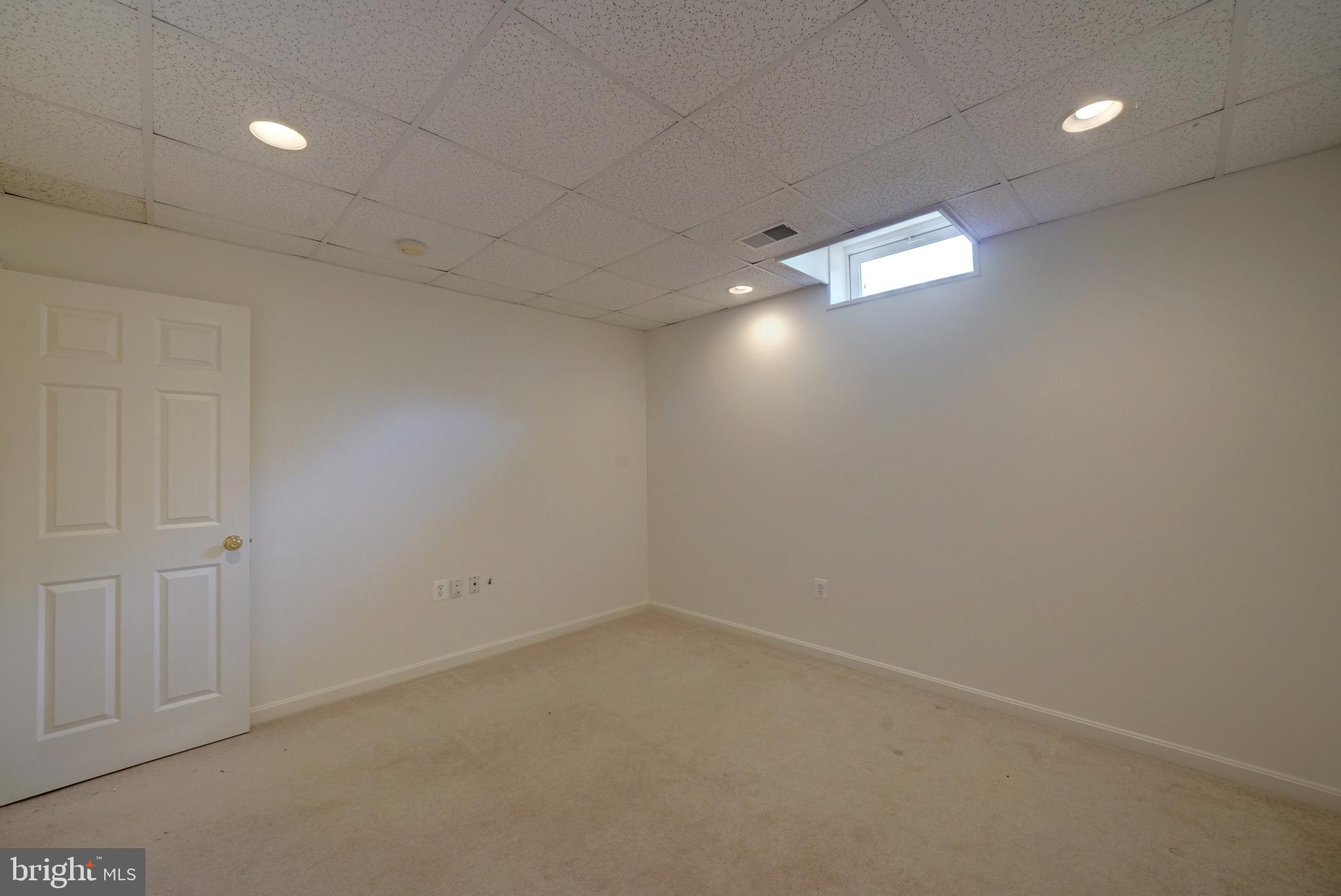 WELLINGTON ESTATES - Residential Lease