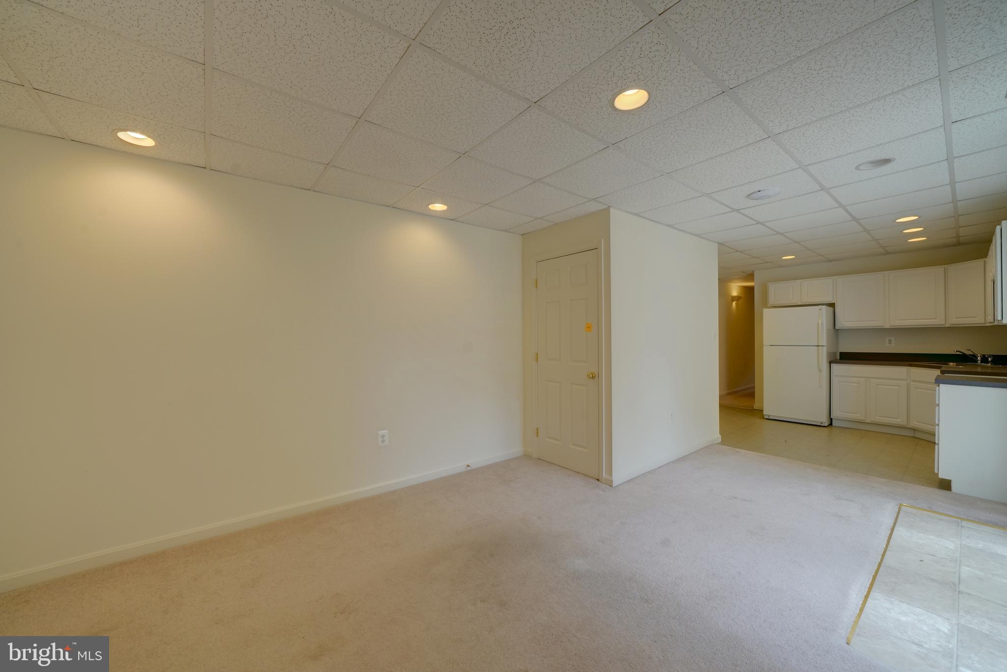 WELLINGTON ESTATES - Residential Lease