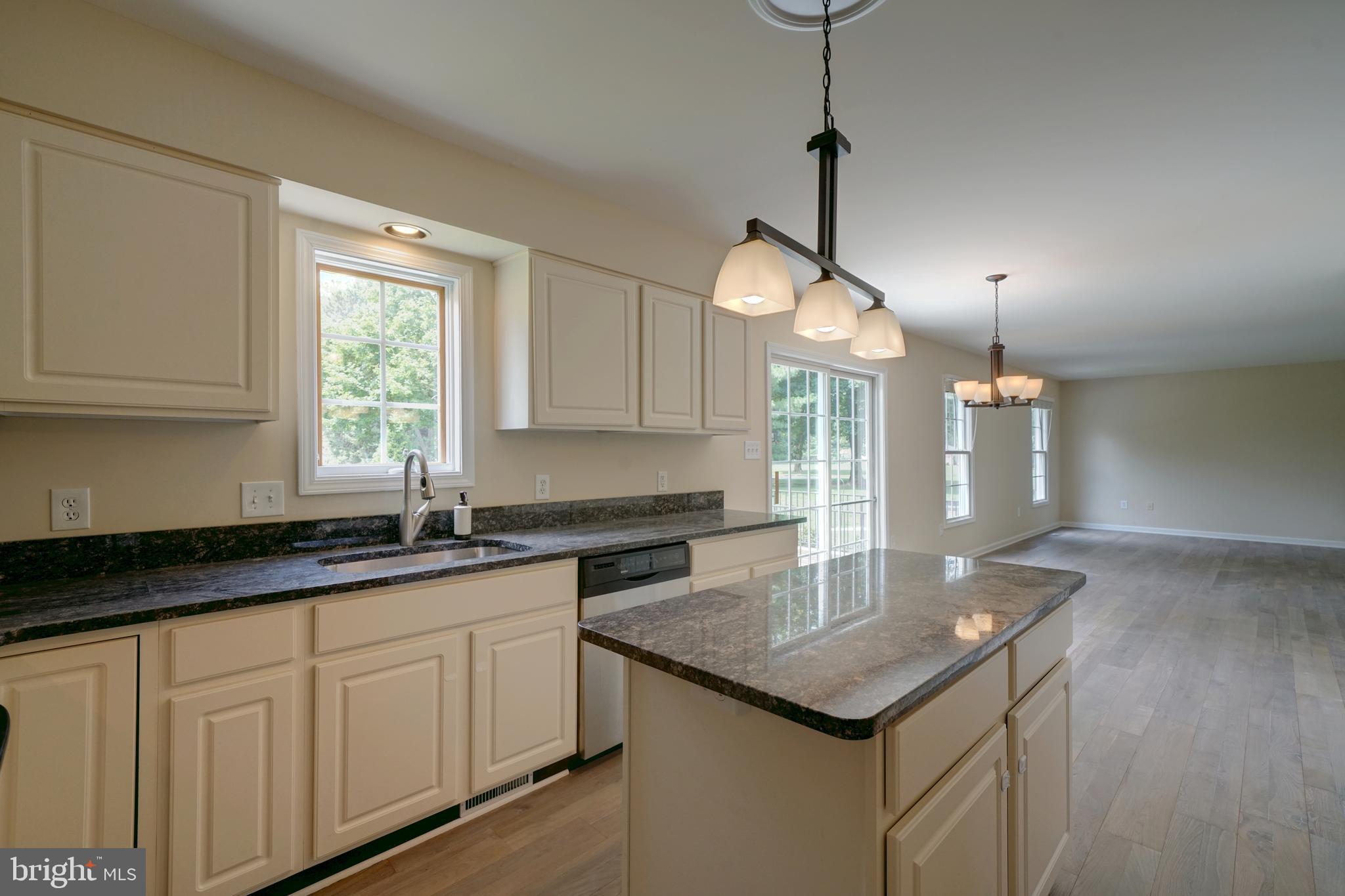 WELLINGTON ESTATES - Residential Lease