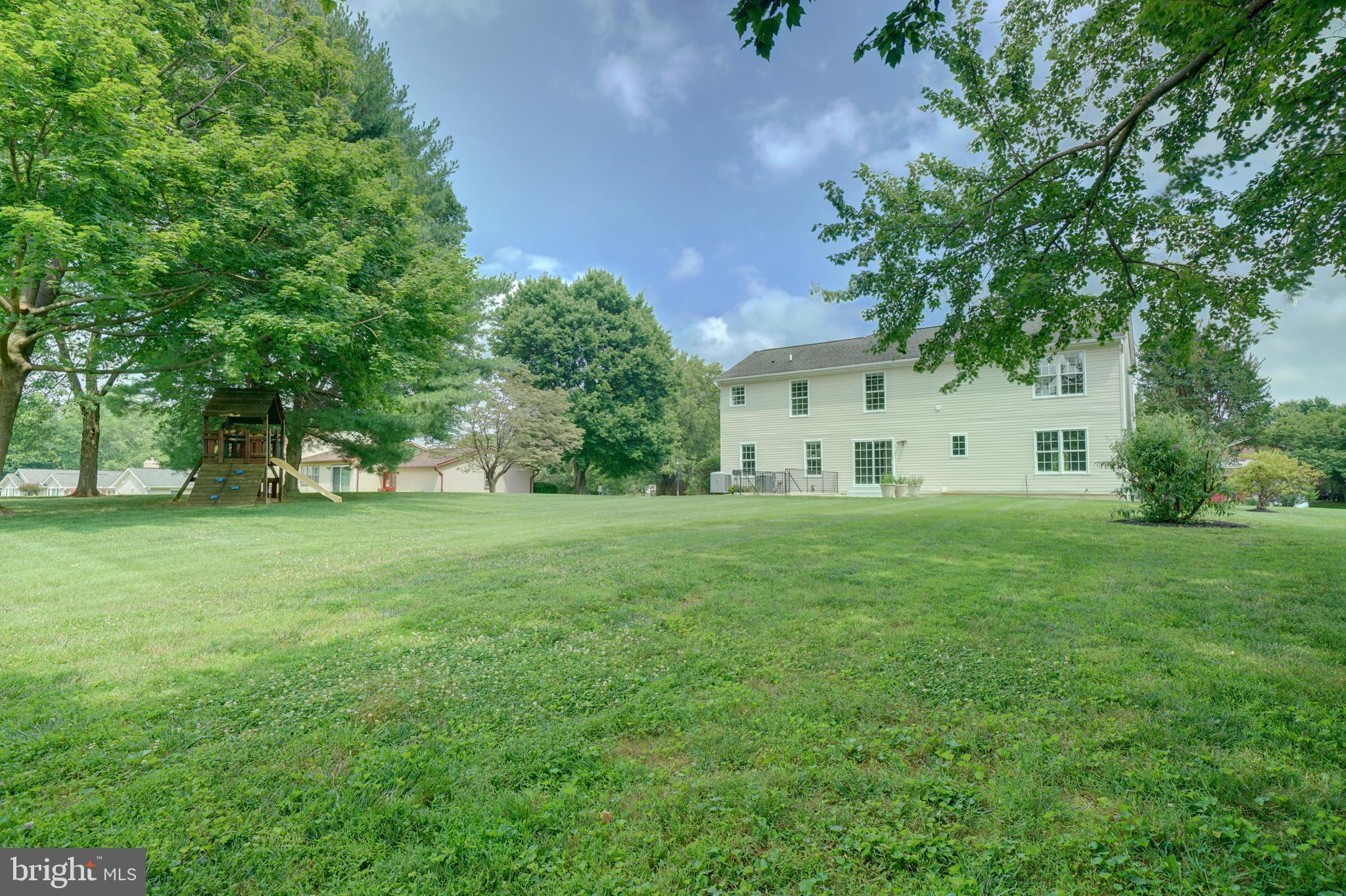 WELLINGTON ESTATES - Residential Lease