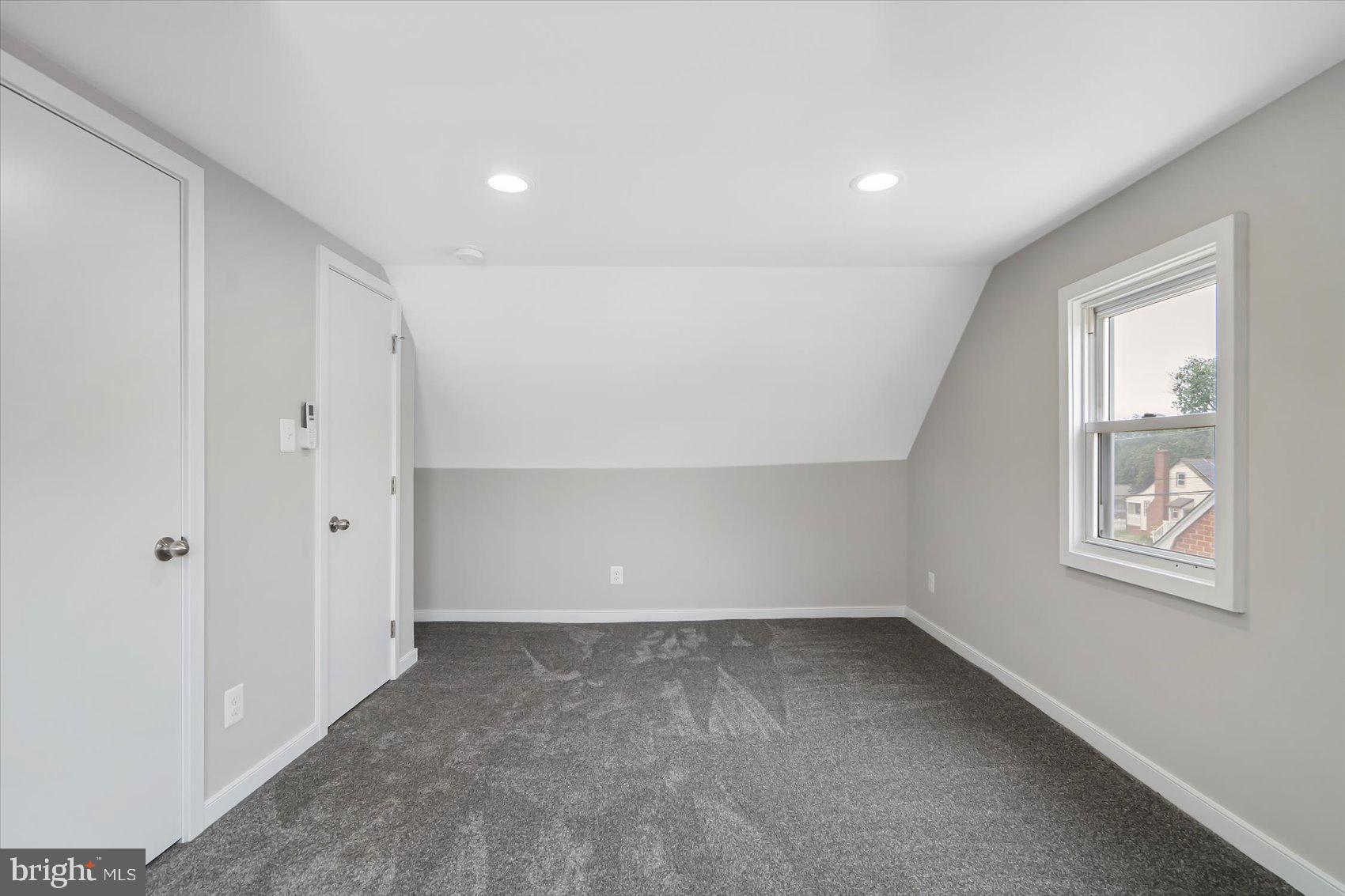 RIVERA BEACH - Residential