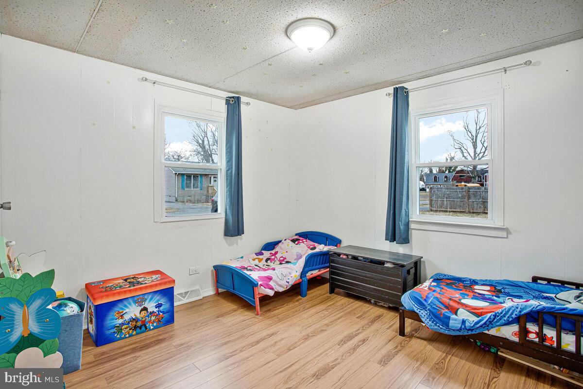 HOLLYWOOD SHORES - Residential