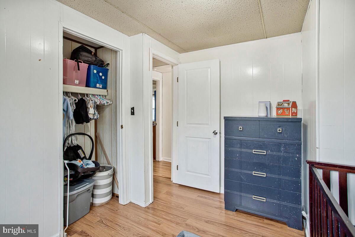 HOLLYWOOD SHORES - Residential