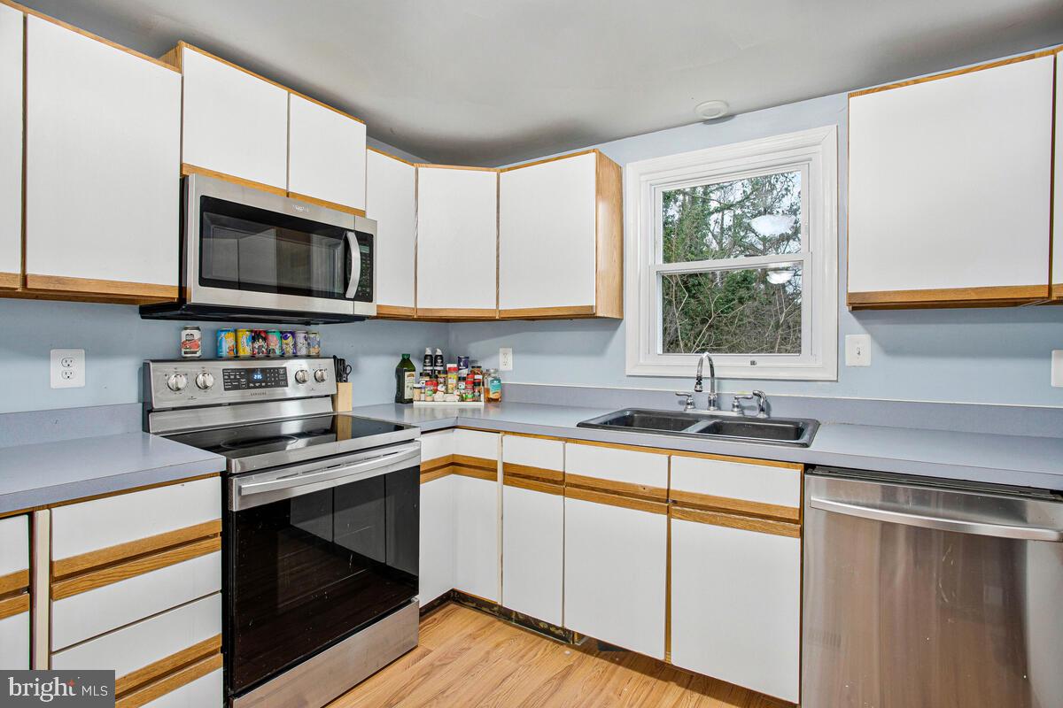 HOLLYWOOD SHORES - Residential