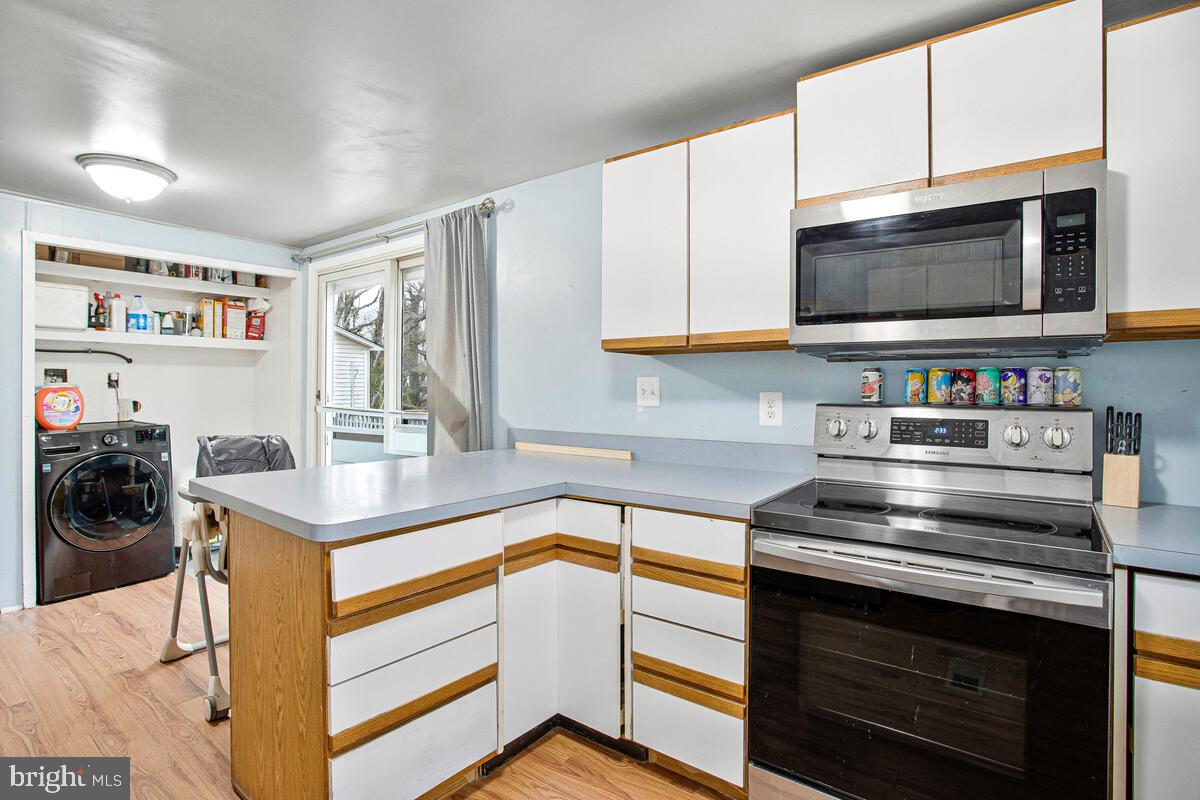 HOLLYWOOD SHORES - Residential