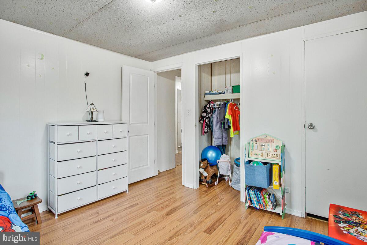 HOLLYWOOD SHORES - Residential