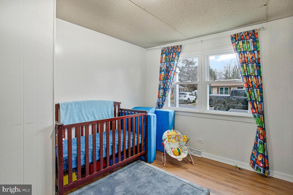 HOLLYWOOD SHORES - Residential