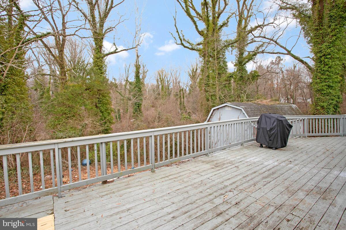 HOLLYWOOD SHORES - Residential