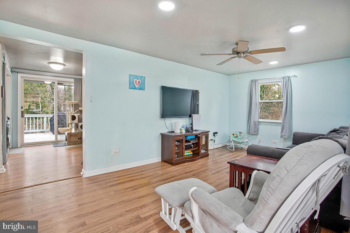 HOLLYWOOD SHORES - Residential