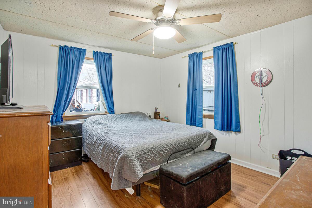 HOLLYWOOD SHORES - Residential