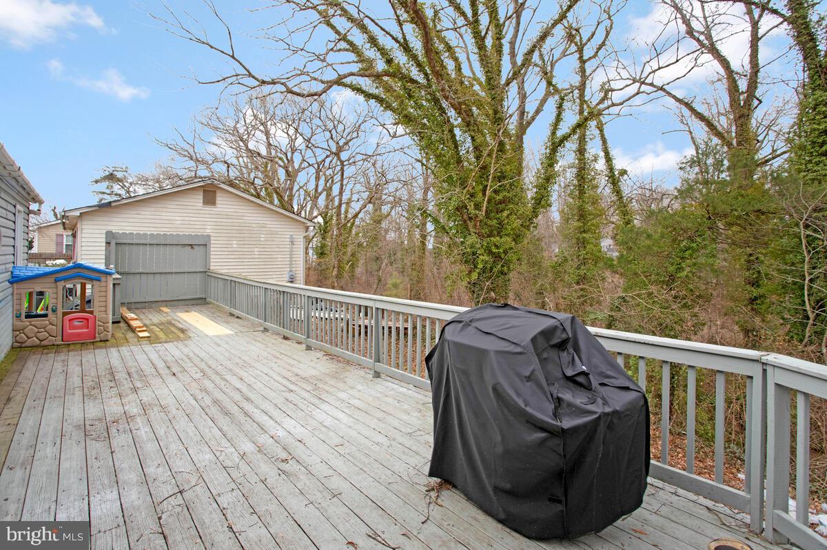 HOLLYWOOD SHORES - Residential