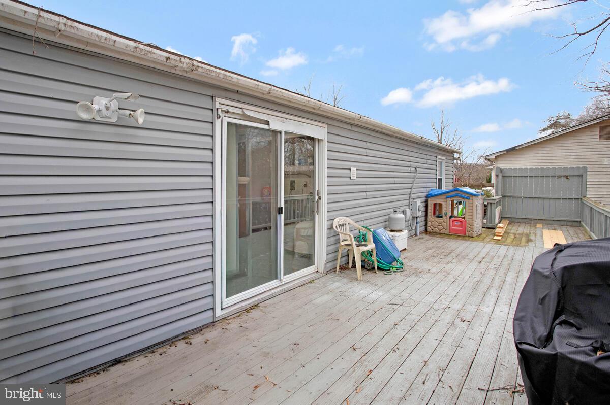 HOLLYWOOD SHORES - Residential