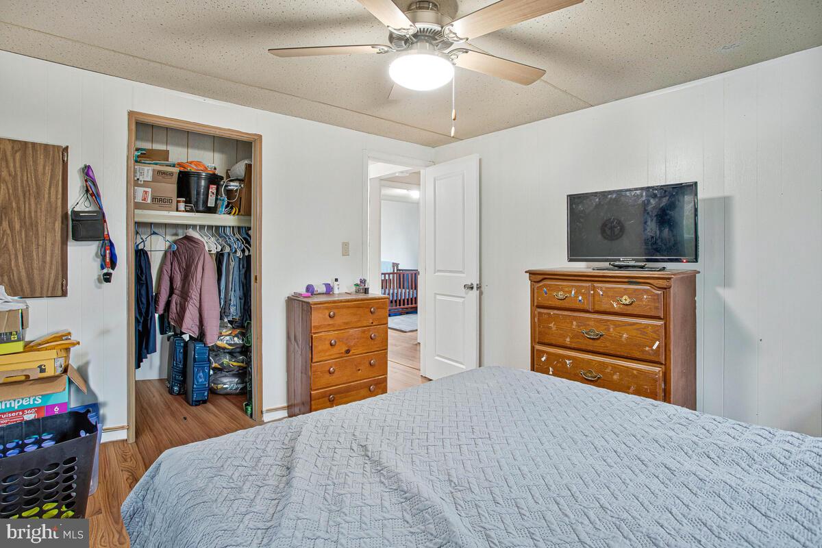 HOLLYWOOD SHORES - Residential