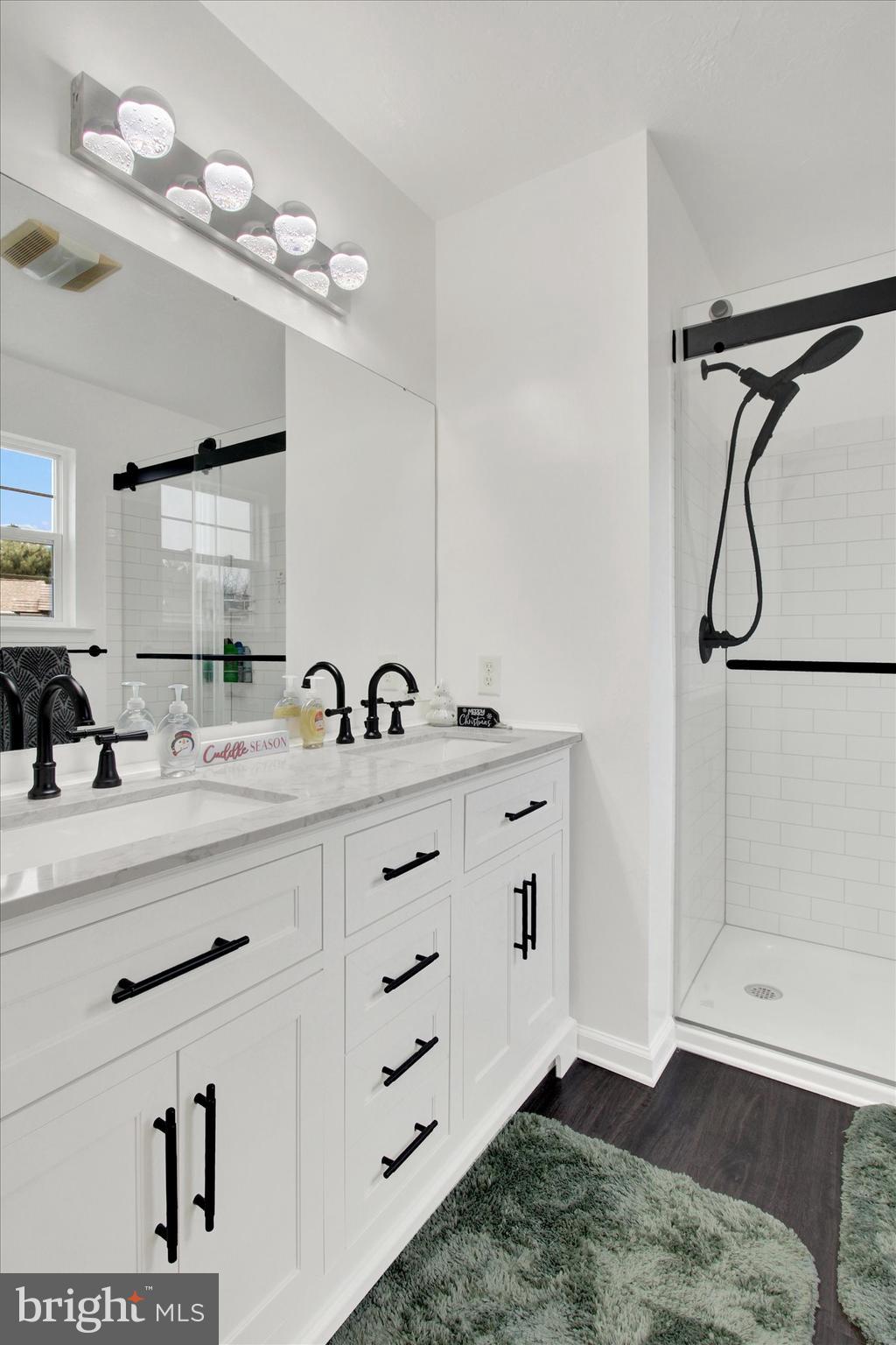 COLONIAL HILLS - Residential