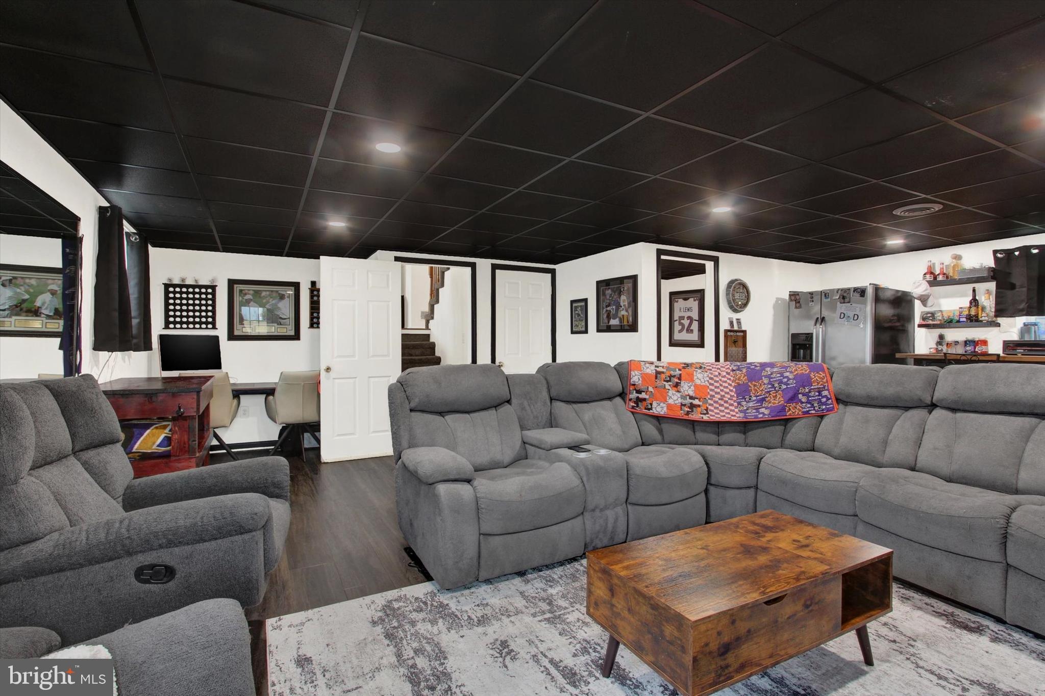 COLONIAL HILLS - Residential