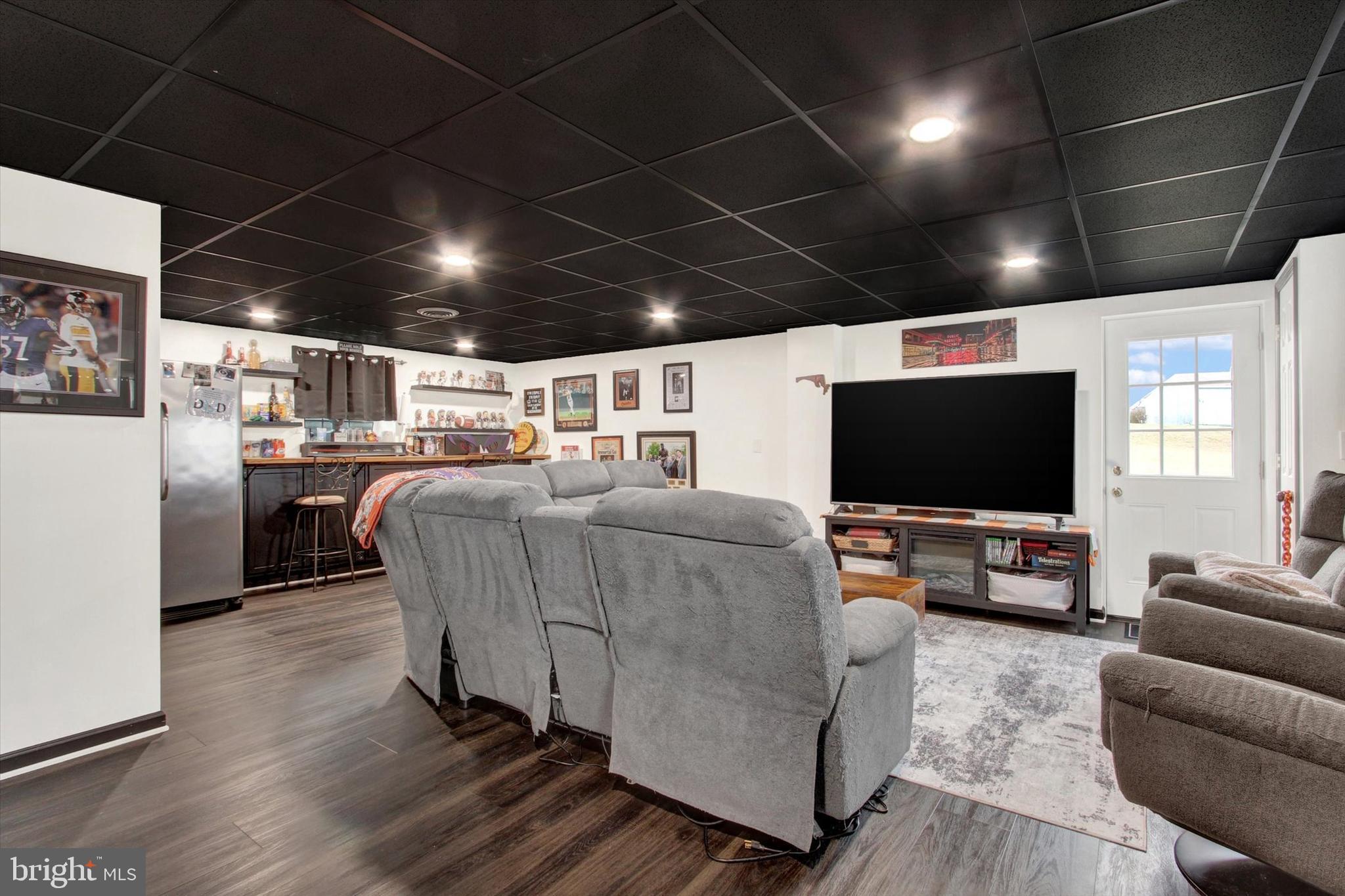 COLONIAL HILLS - Residential