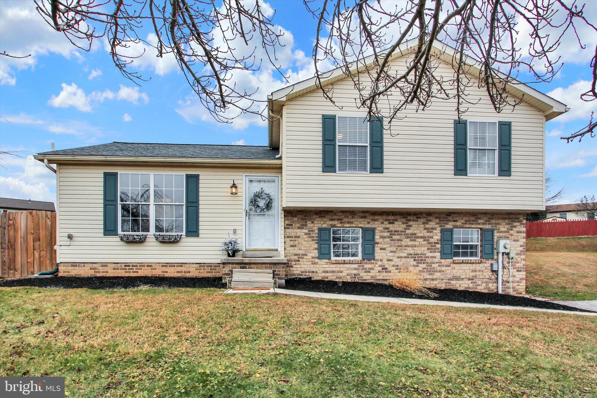 COLONIAL HILLS - Residential