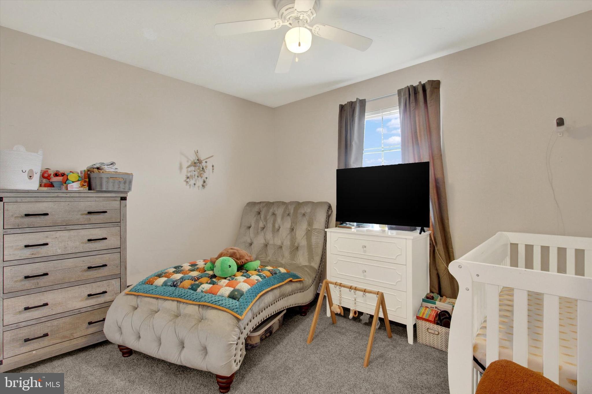 COLONIAL HILLS - Residential