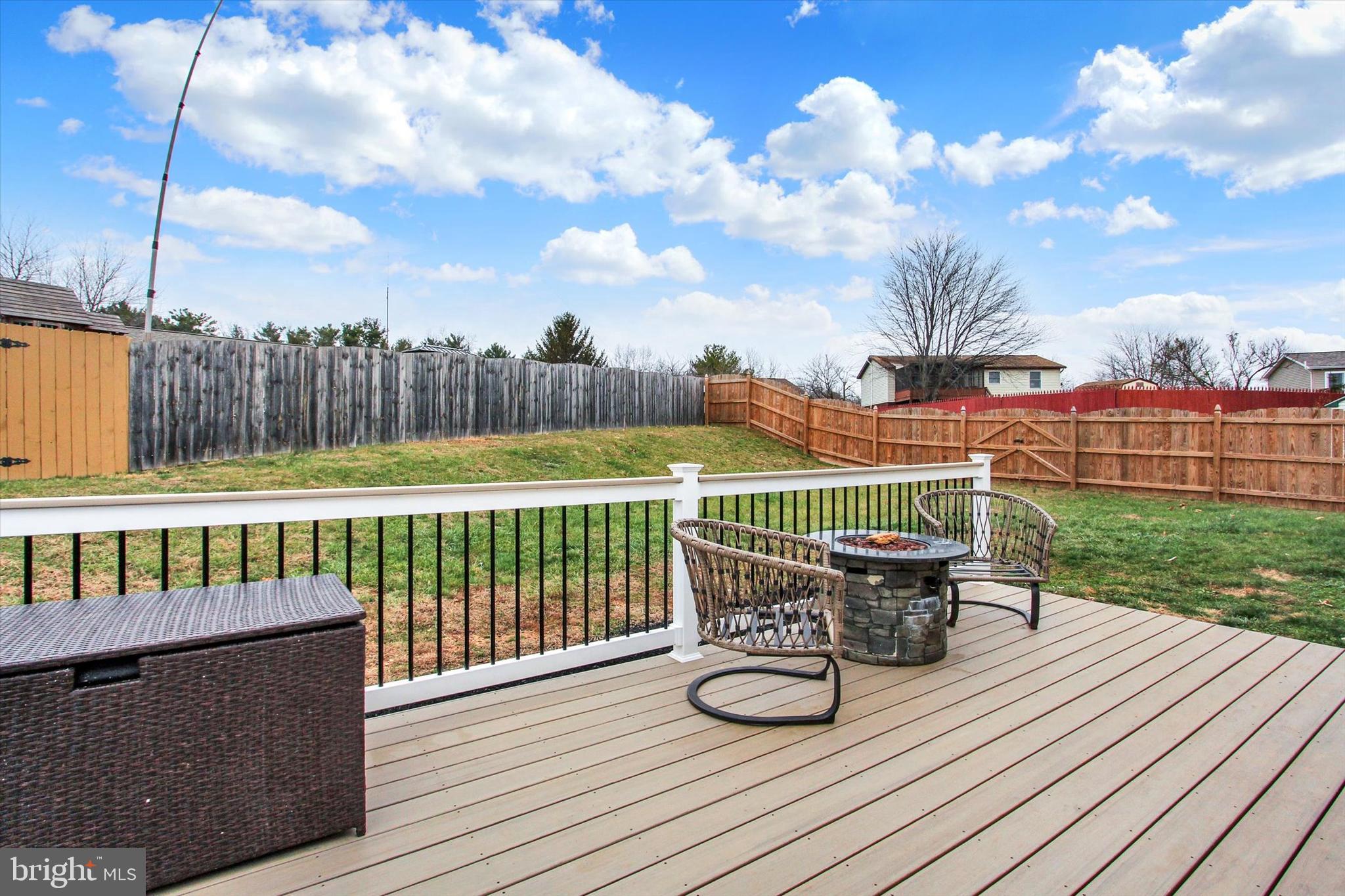 COLONIAL HILLS - Residential