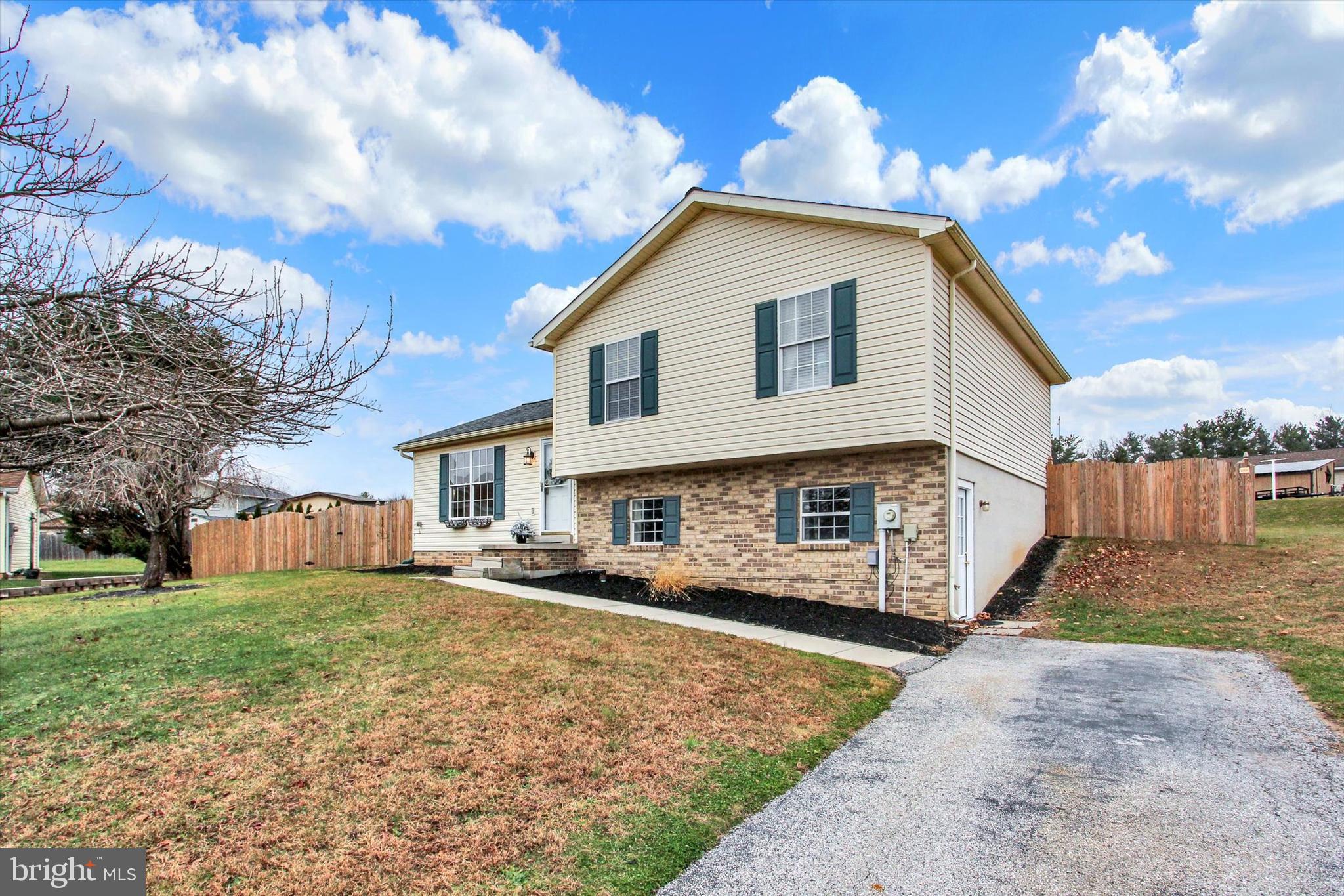 COLONIAL HILLS - Residential