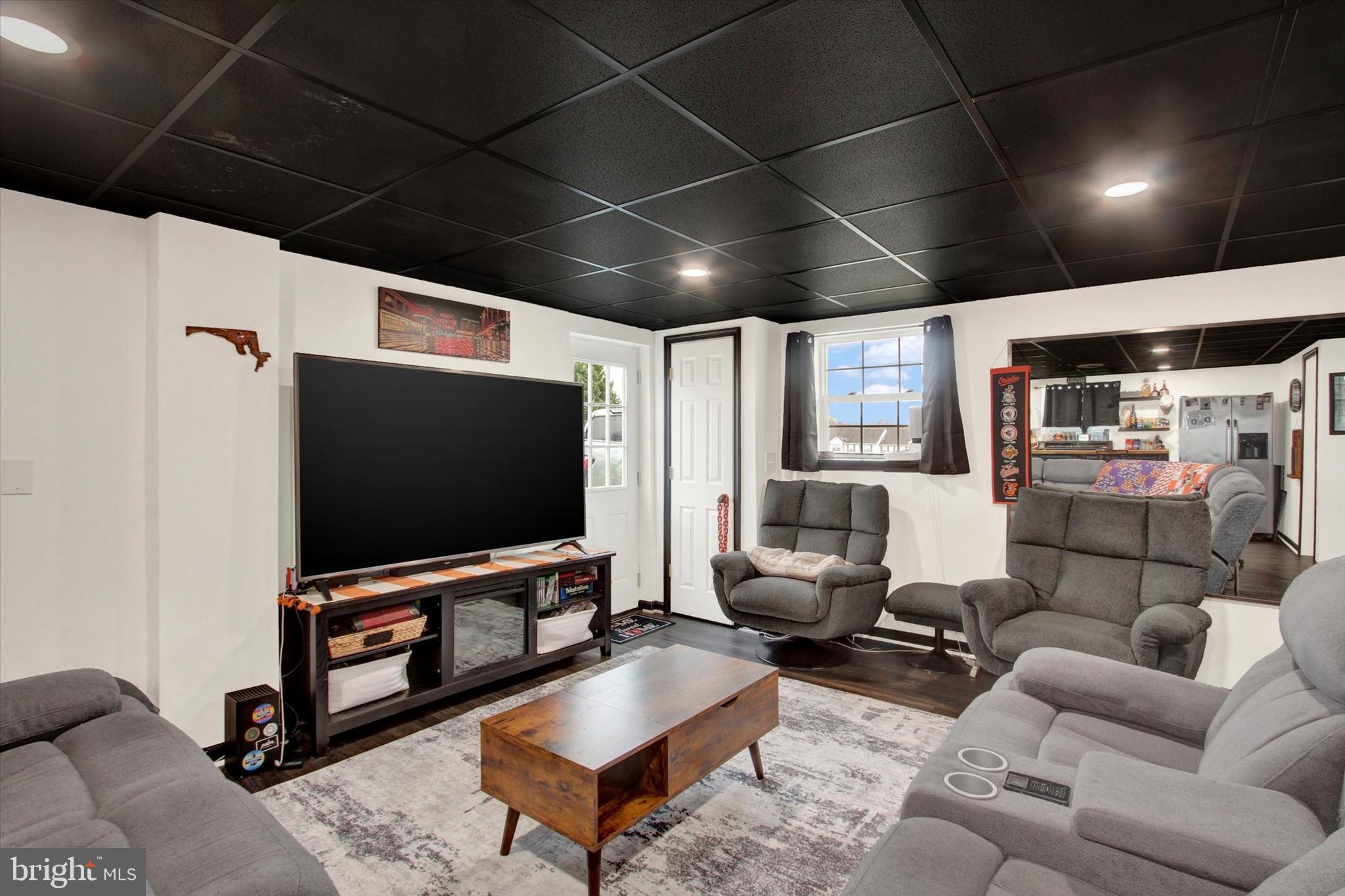 COLONIAL HILLS - Residential