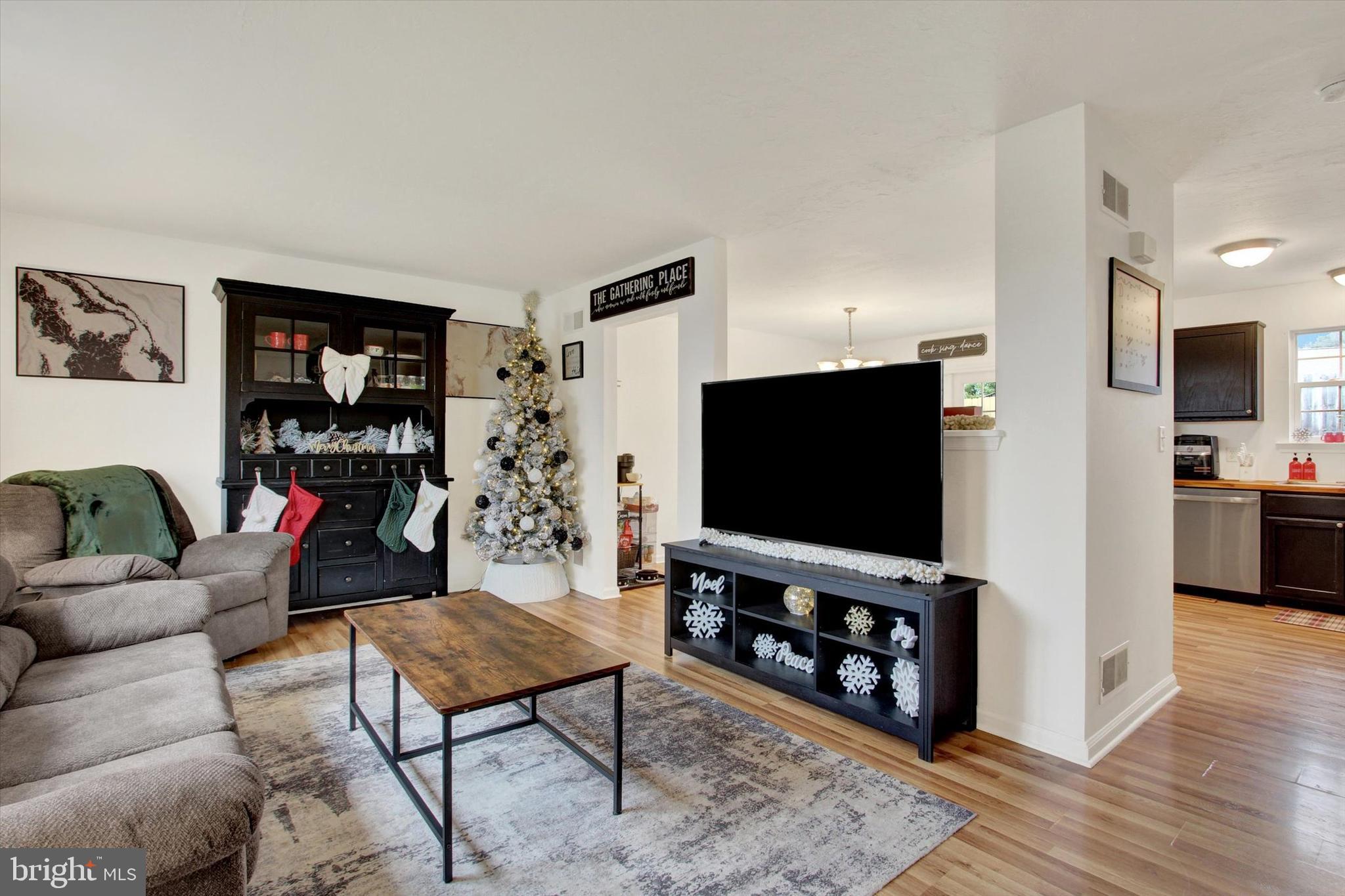 COLONIAL HILLS - Residential