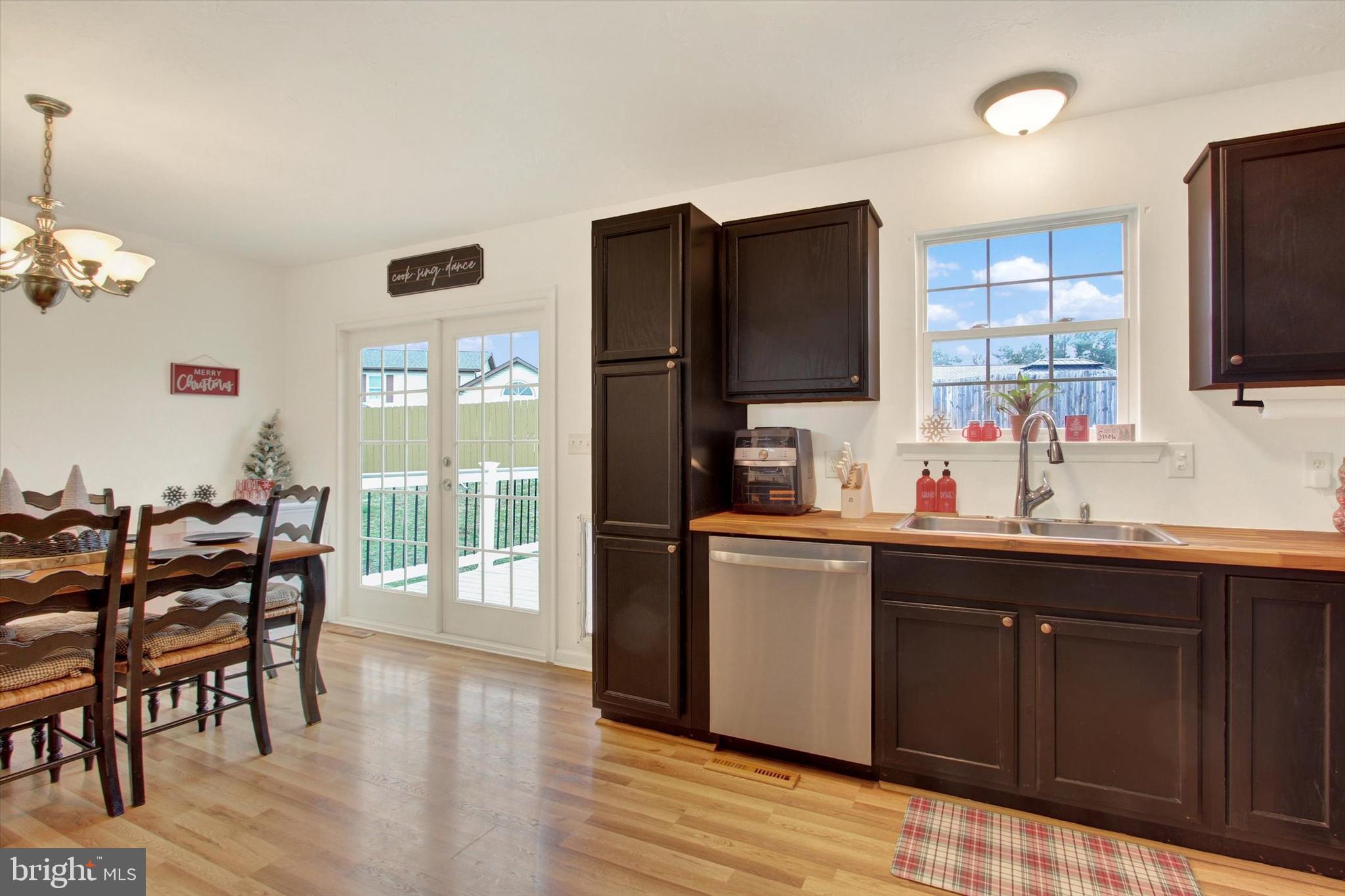 COLONIAL HILLS - Residential