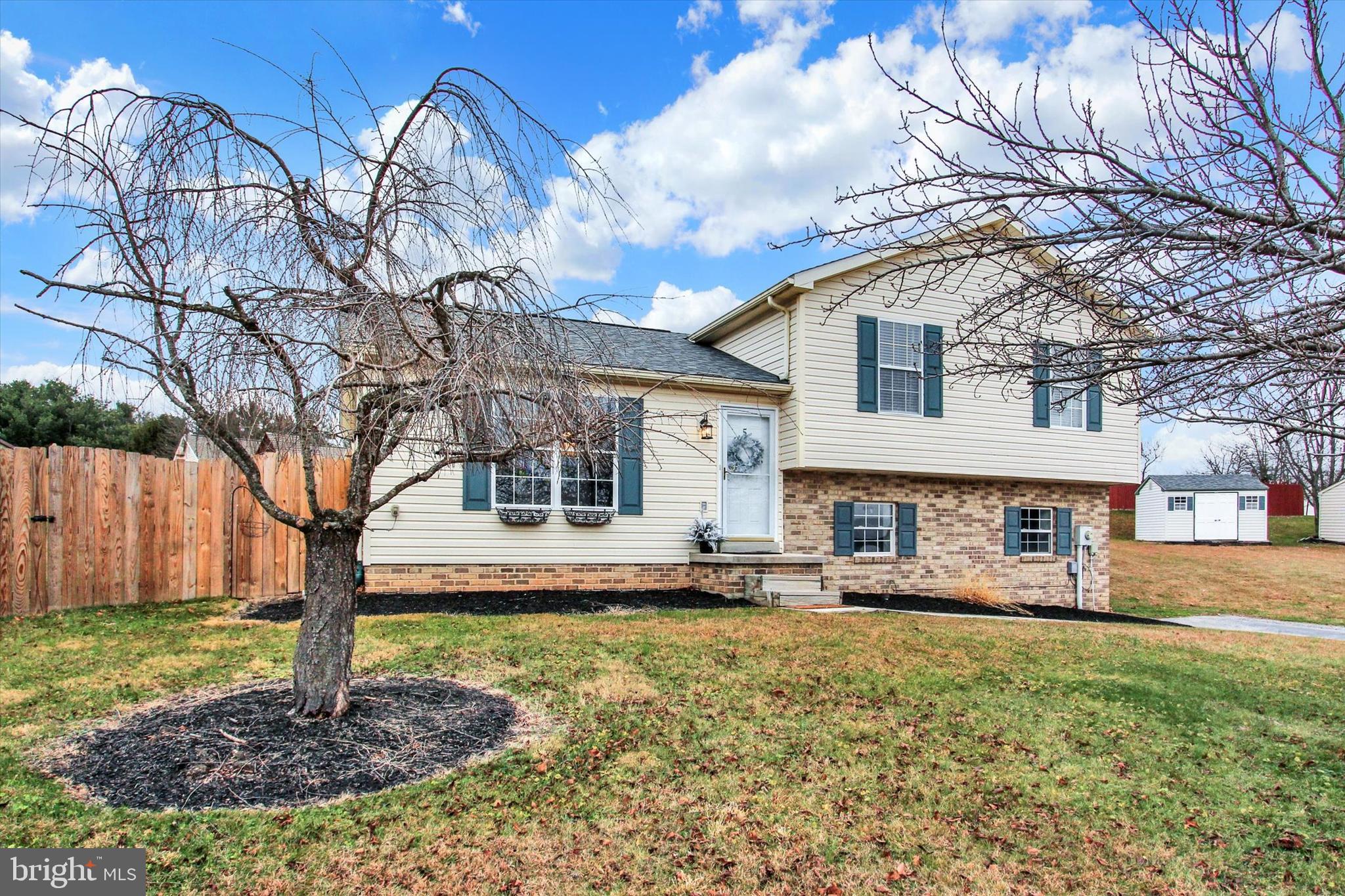 COLONIAL HILLS - Residential