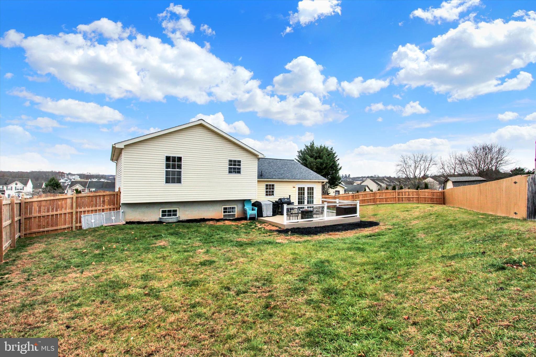 COLONIAL HILLS - Residential