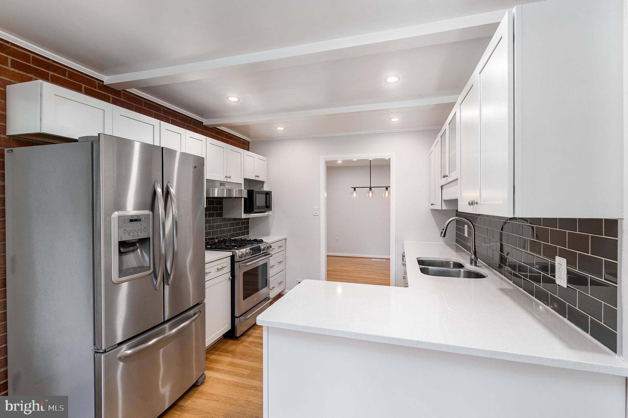 MOSBY WOODS - Residential Lease