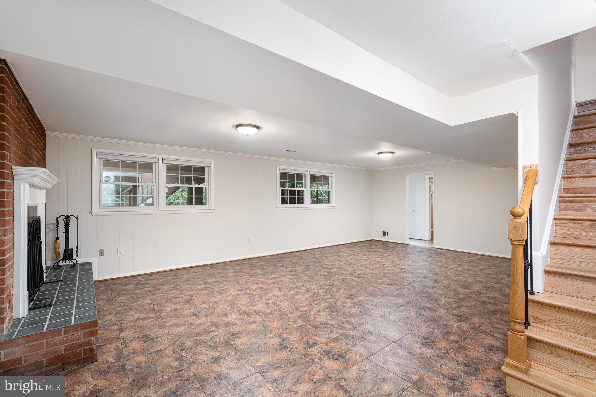 MOSBY WOODS - Residential Lease