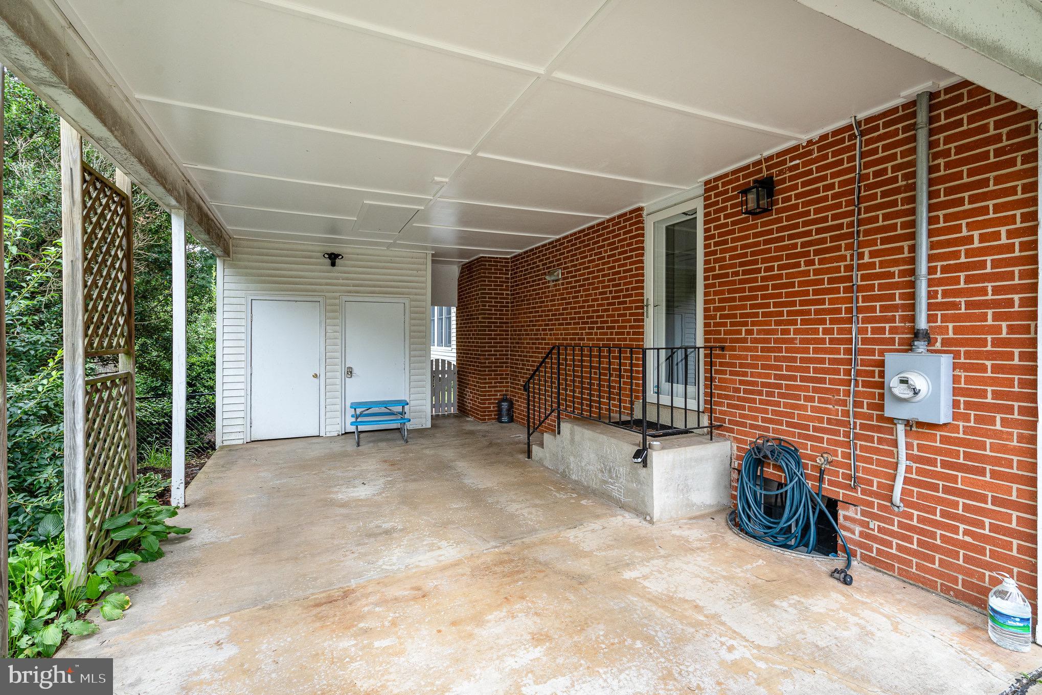 MOSBY WOODS - Residential Lease