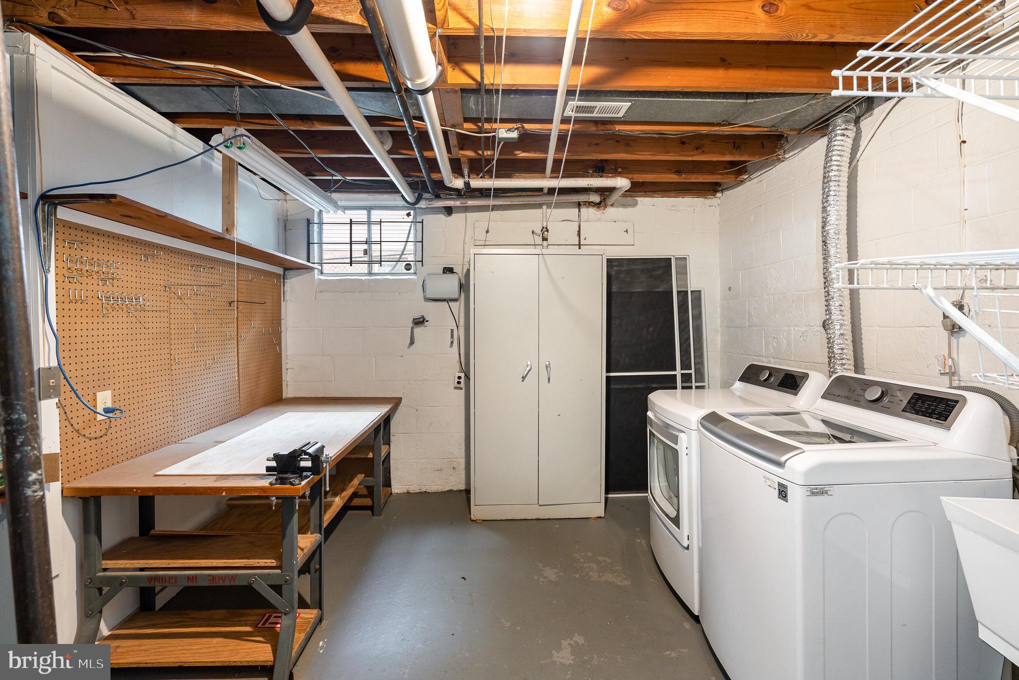 MOSBY WOODS - Residential Lease