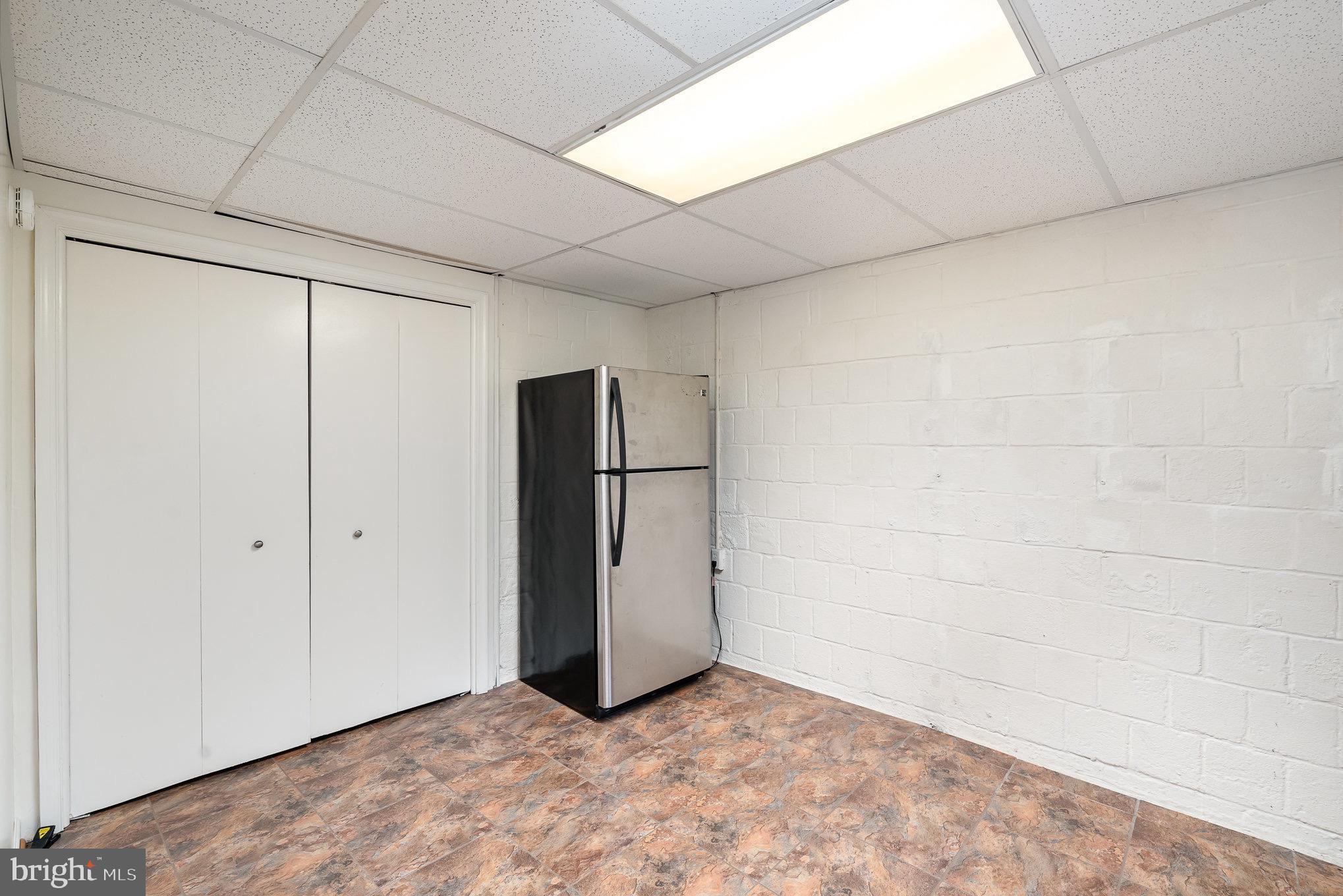 MOSBY WOODS - Residential Lease