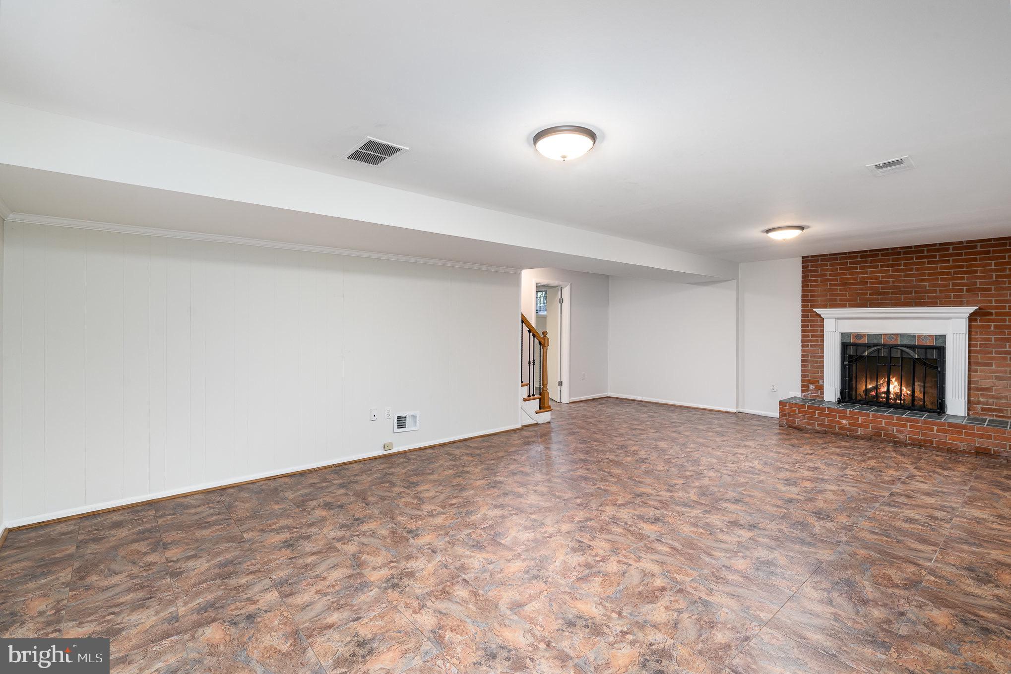 MOSBY WOODS - Residential Lease