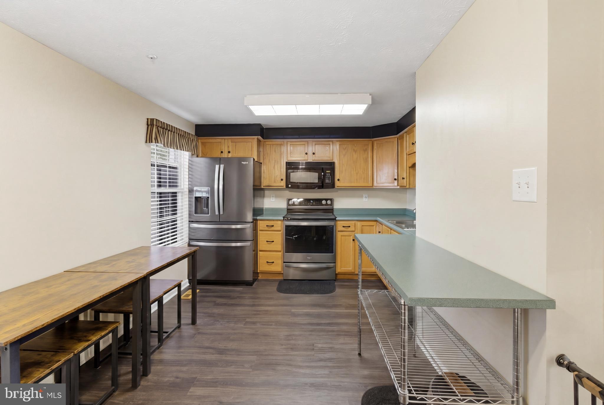 BRENTWOOD MANOR - Residential