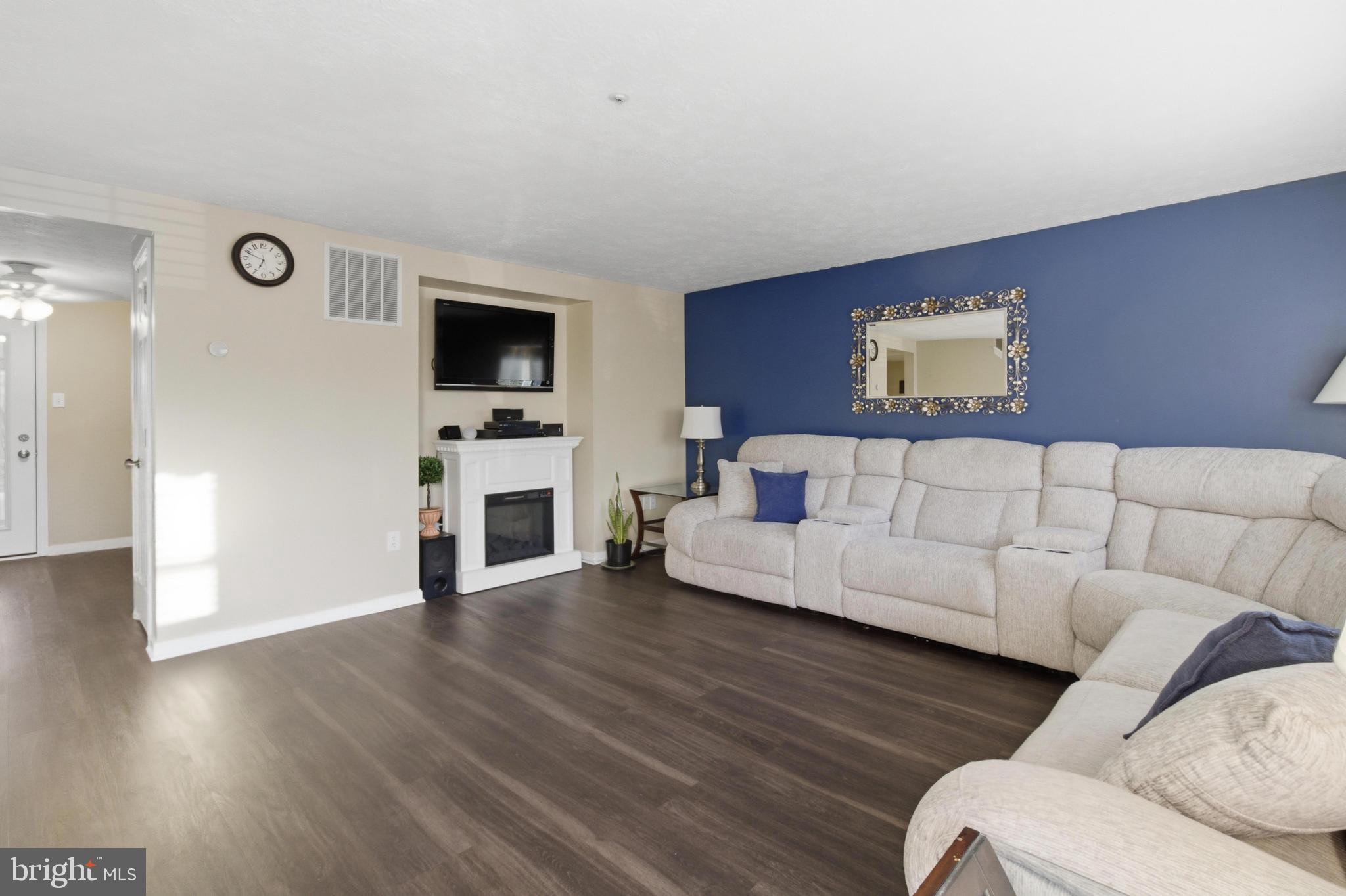 BRENTWOOD MANOR - Residential