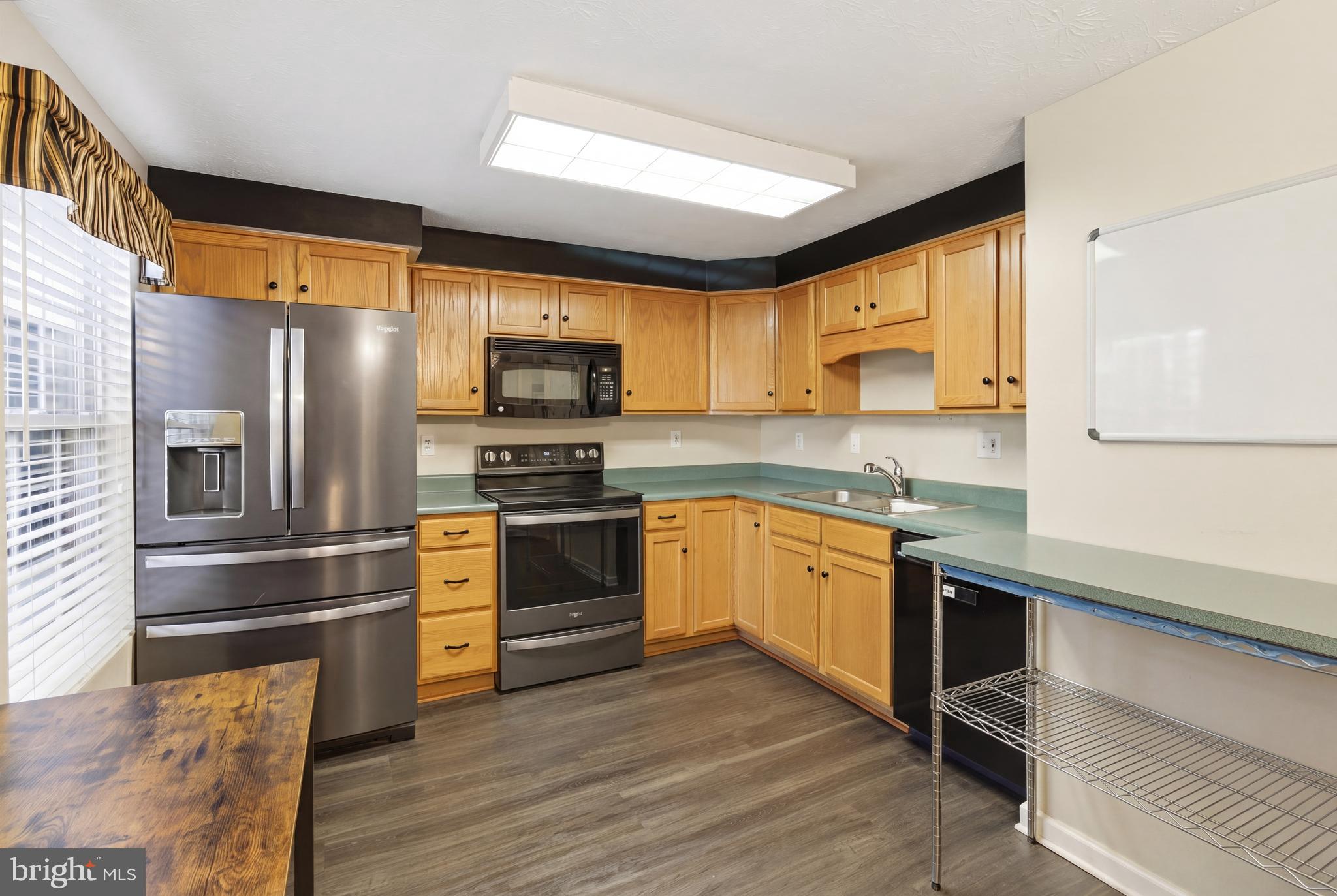 BRENTWOOD MANOR - Residential