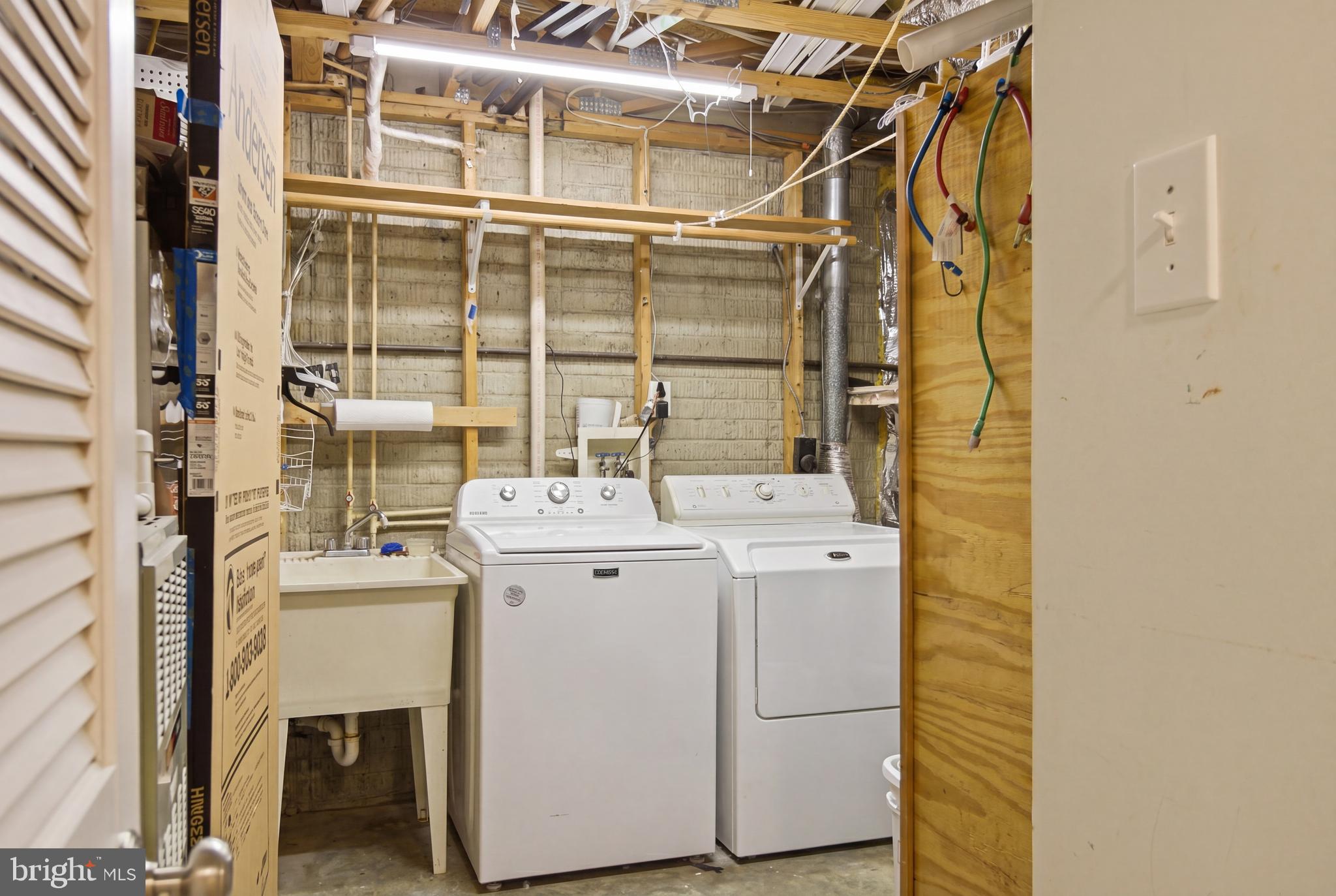 BRENTWOOD MANOR - Residential