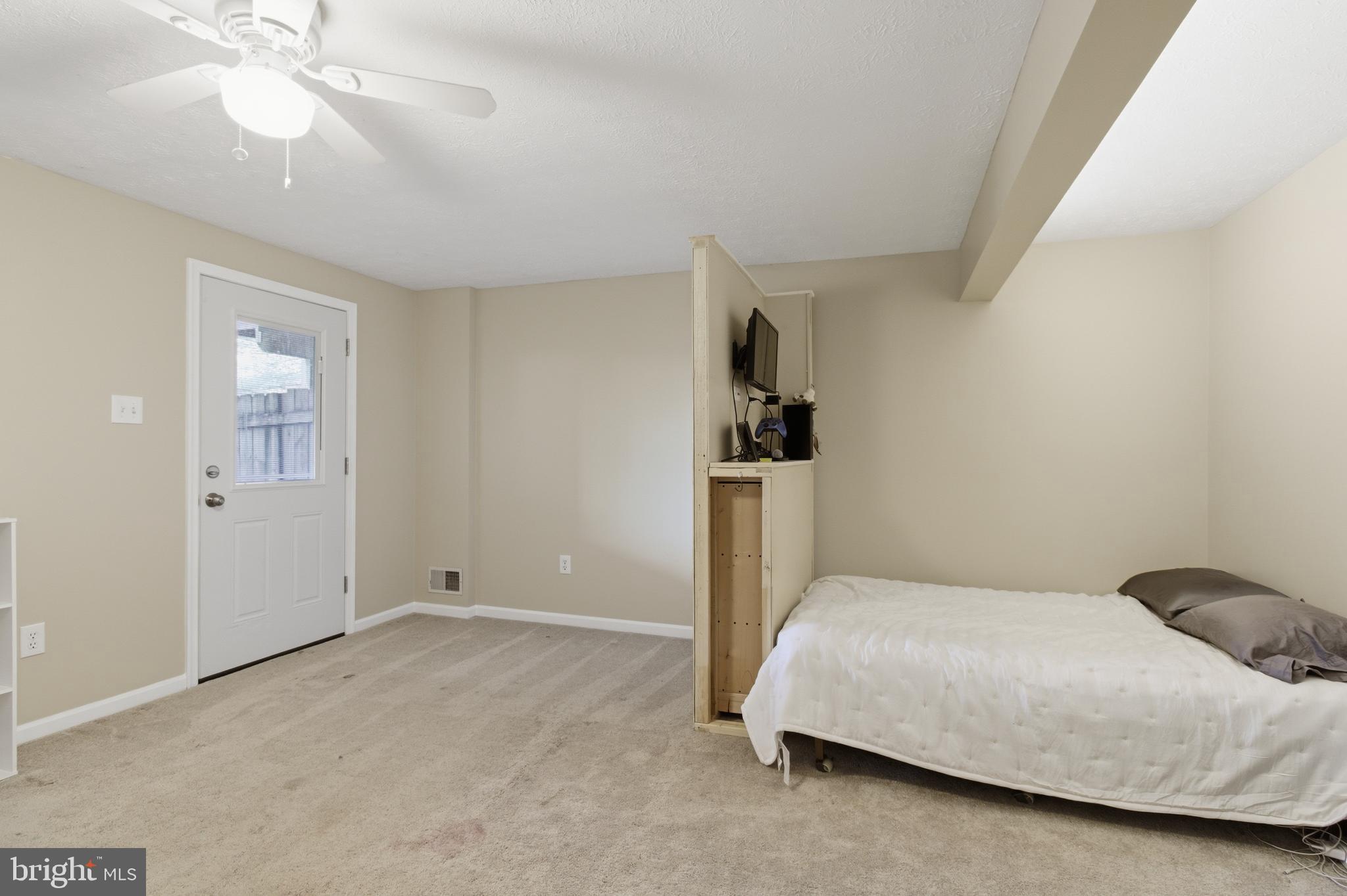 BRENTWOOD MANOR - Residential