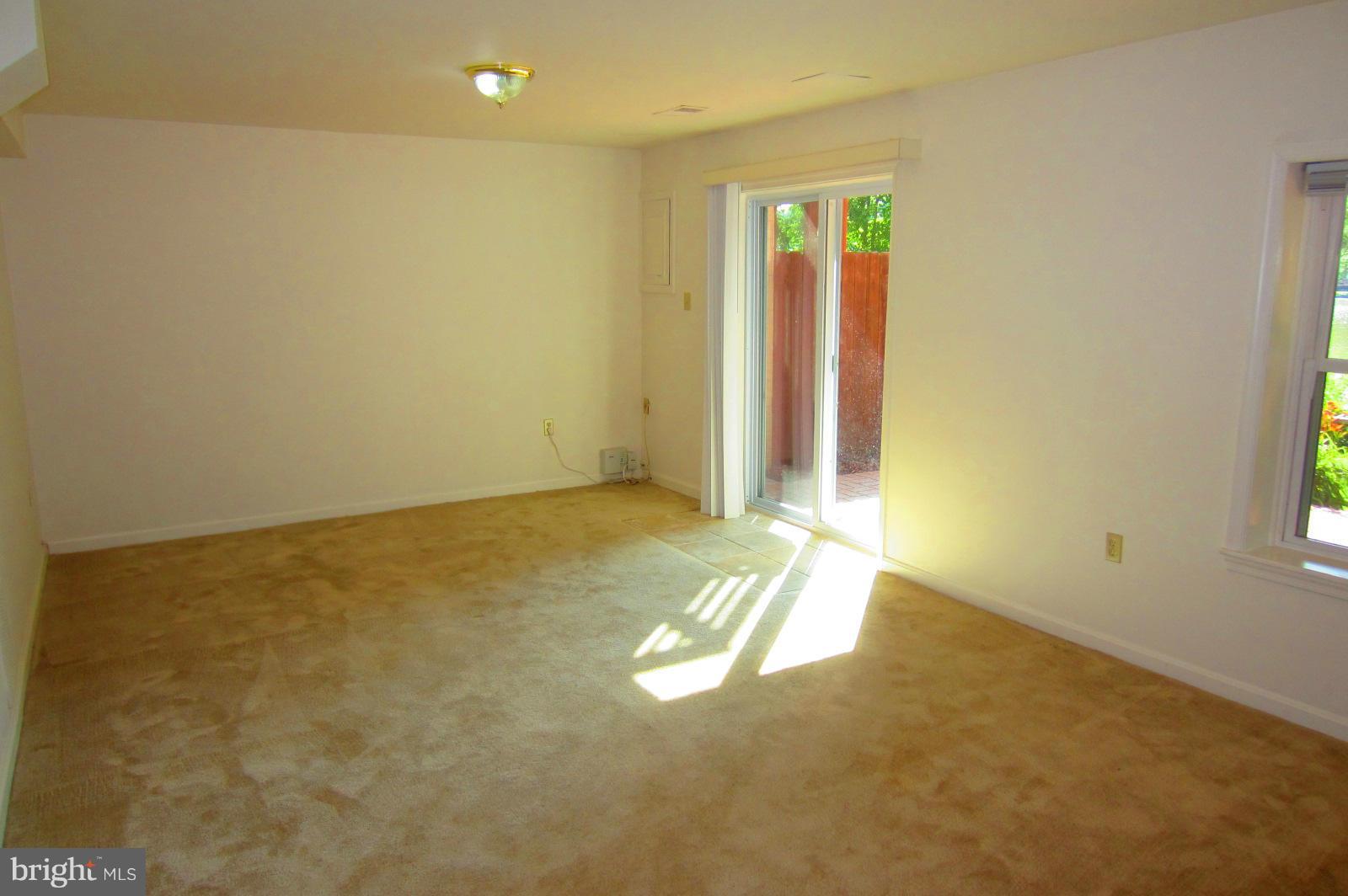 LAKE DEVEREUX - Residential Lease
