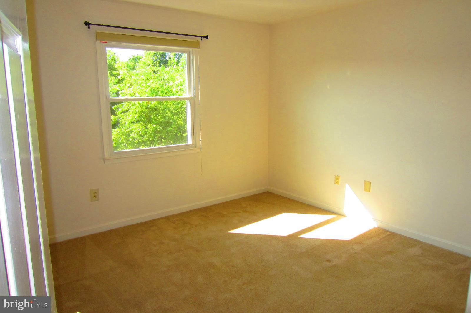 LAKE DEVEREUX - Residential Lease