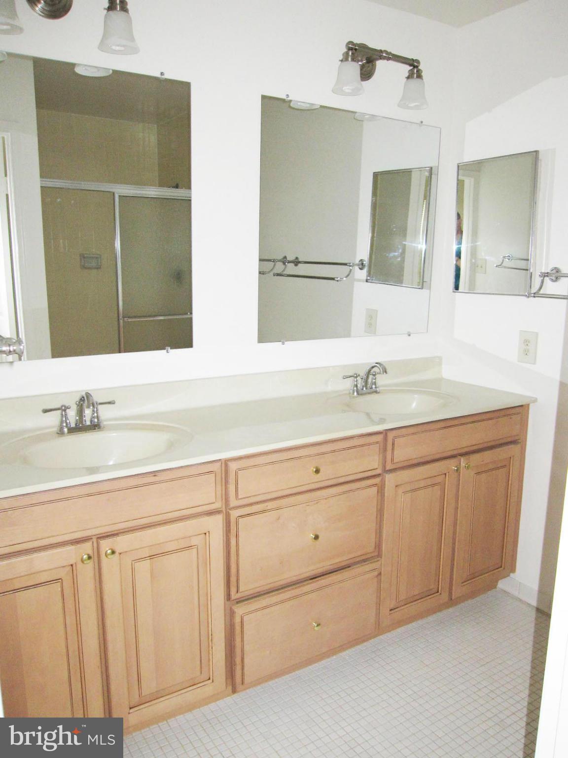 LAKE DEVEREUX - Residential Lease