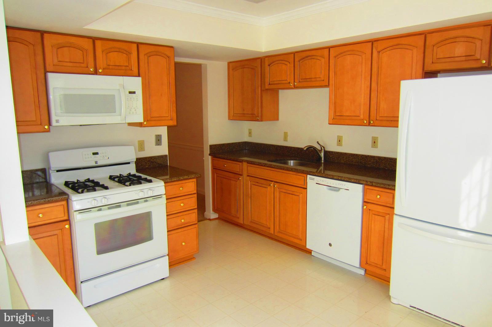 LAKE DEVEREUX - Residential Lease