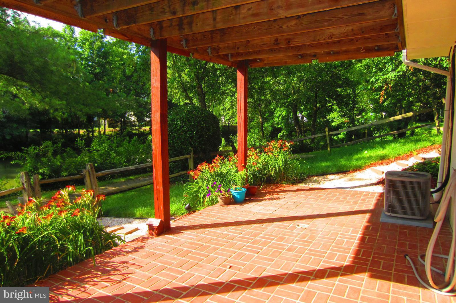 LAKE DEVEREUX - Residential Lease