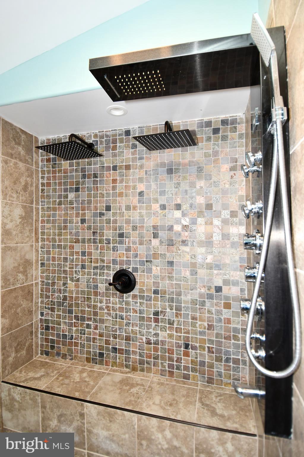 ROLLING VALLEY - Residential